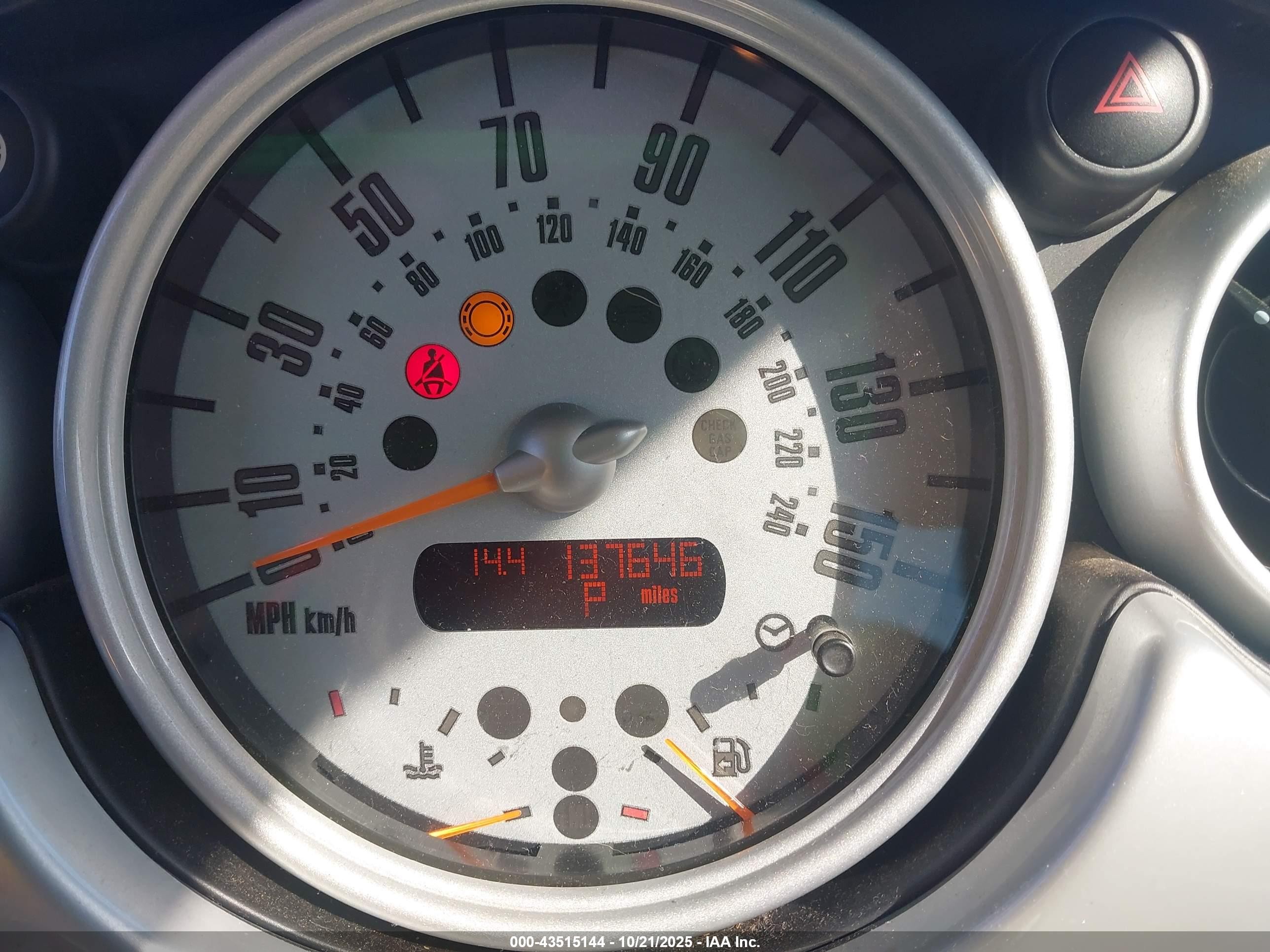 2005 Mini Cooper S   Красный vin: WMWRE33505TG95975