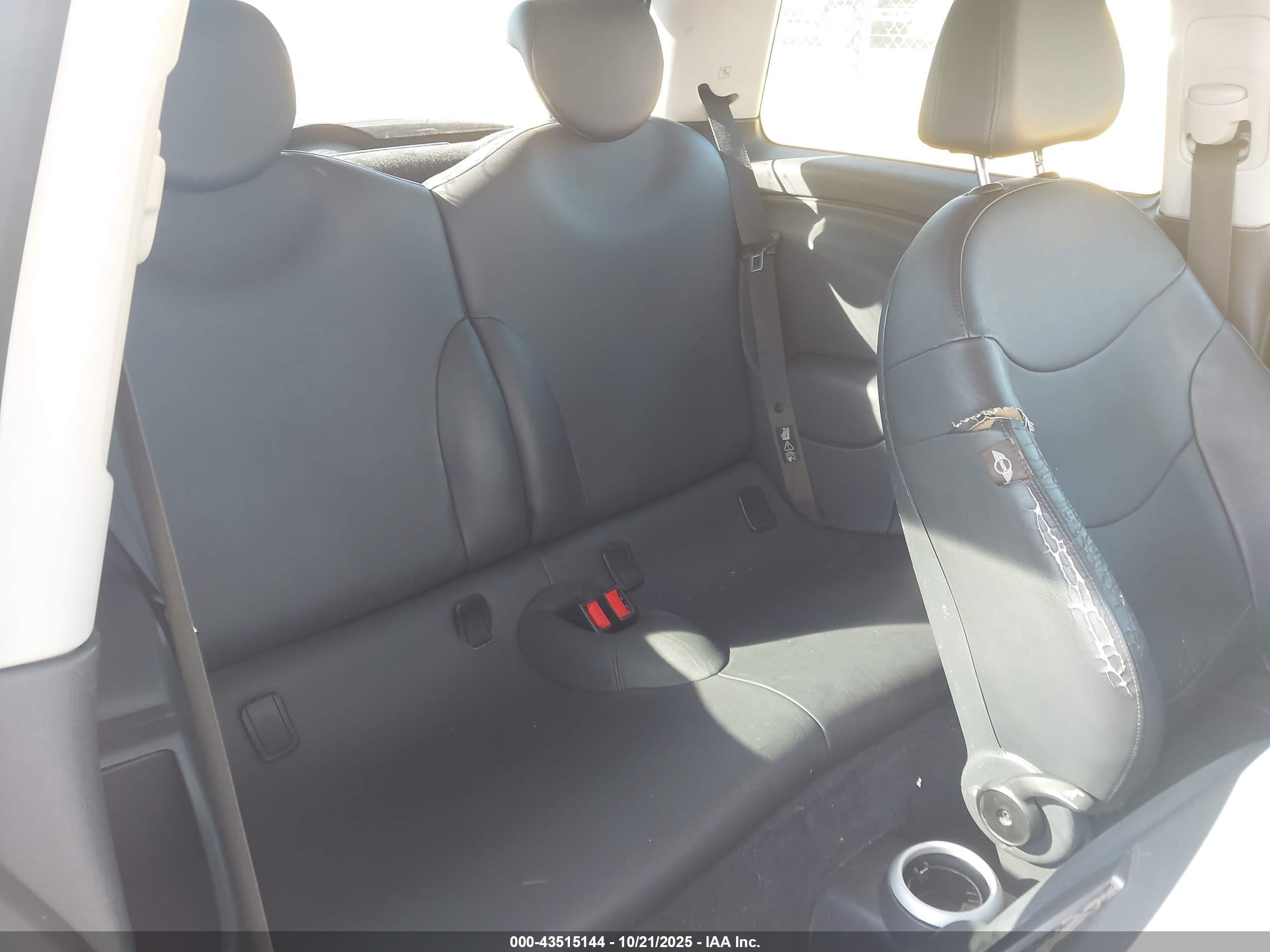 2005 Mini Cooper S   Красный vin: WMWRE33505TG95975
