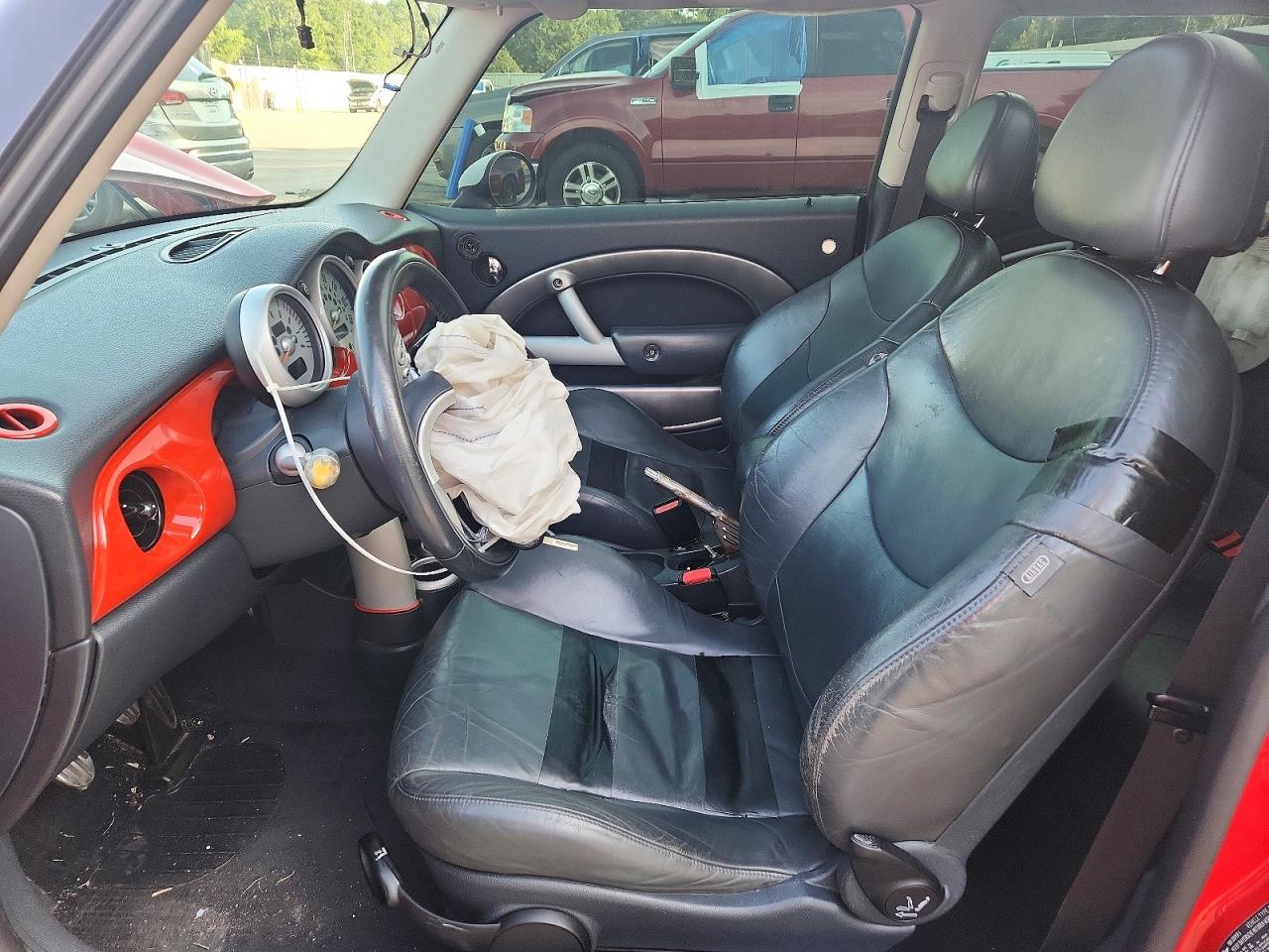 2005 Mini Cooper S Red vin: WMWRE33505TL14140