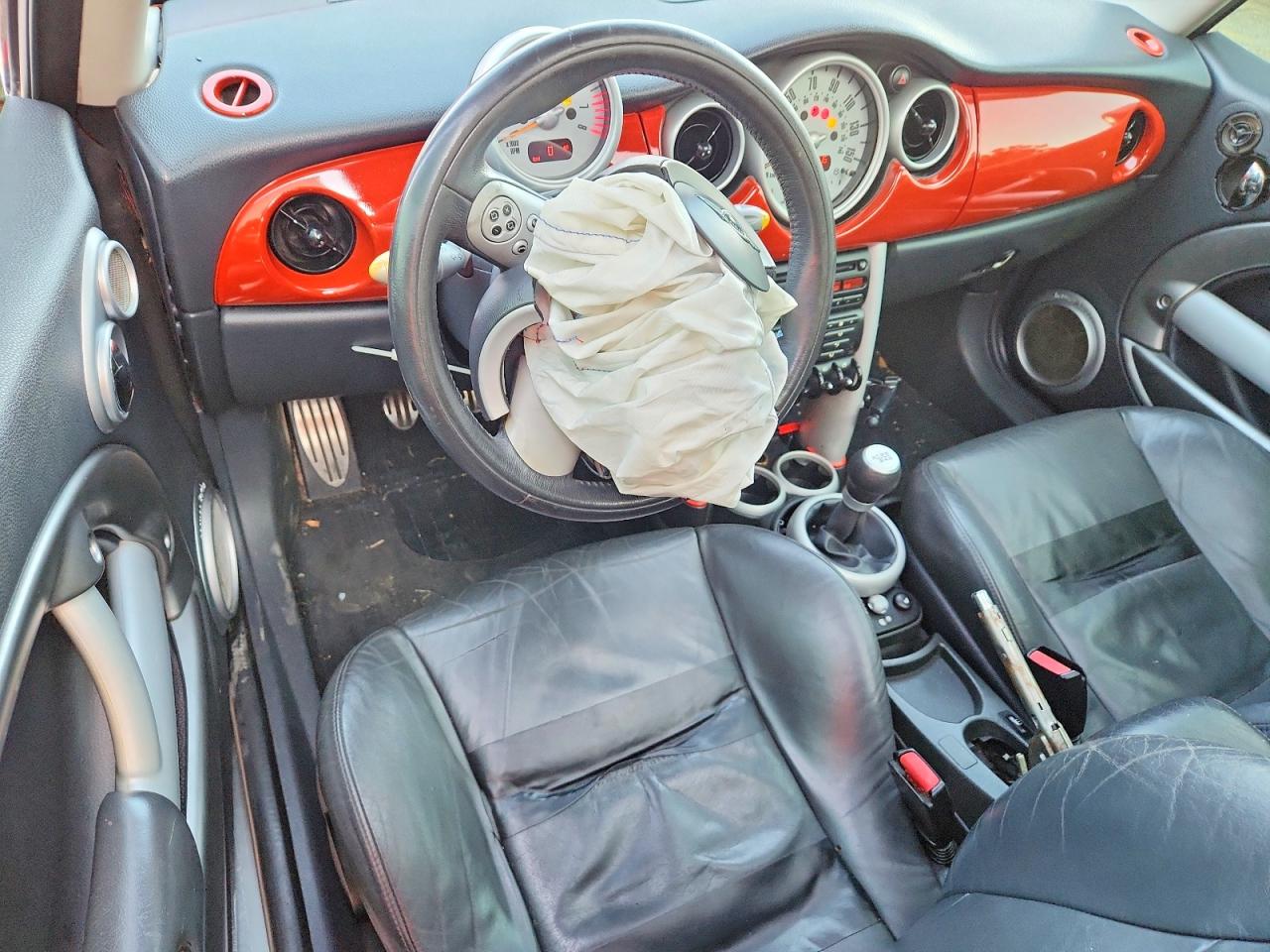 2005 Mini Cooper S Red vin: WMWRE33505TL14140