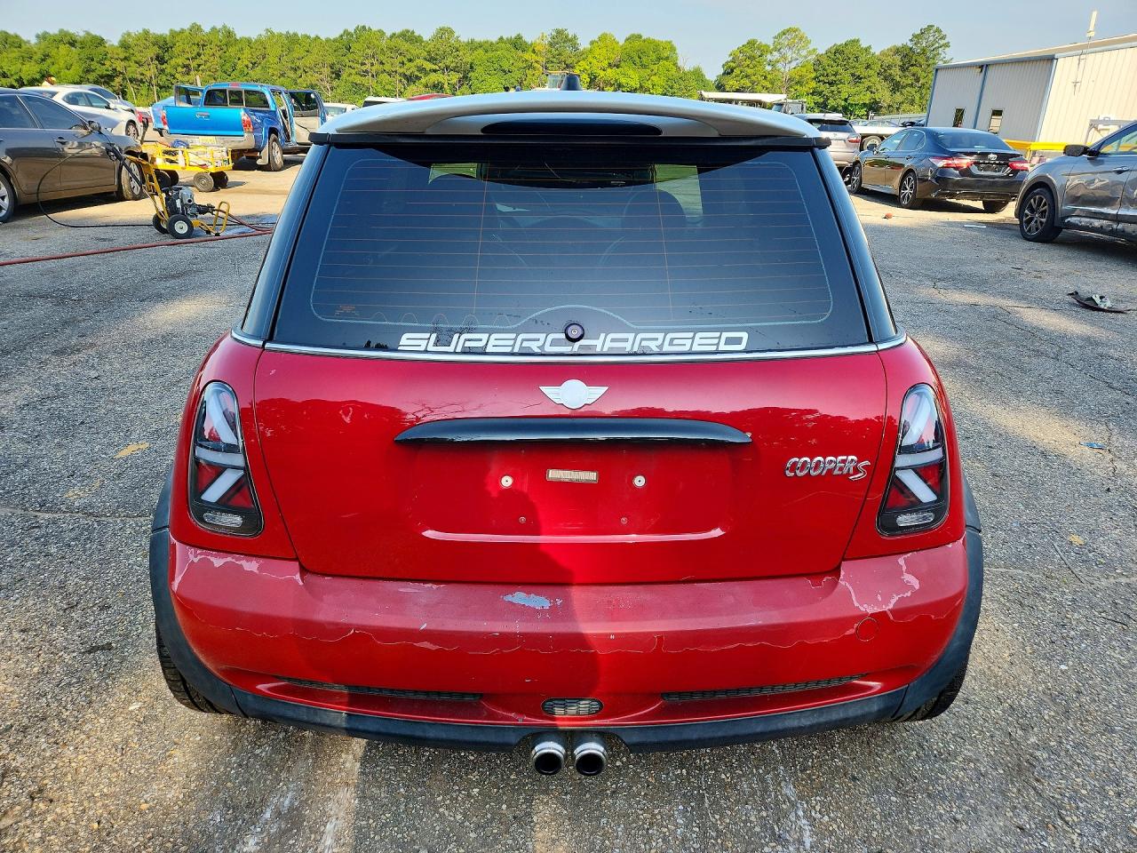 2005 Mini Cooper S Red vin: WMWRE33505TL14140