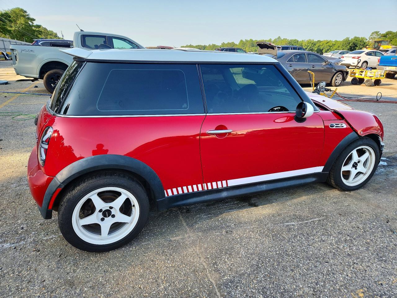 2005 Mini Cooper S Red vin: WMWRE33505TL14140