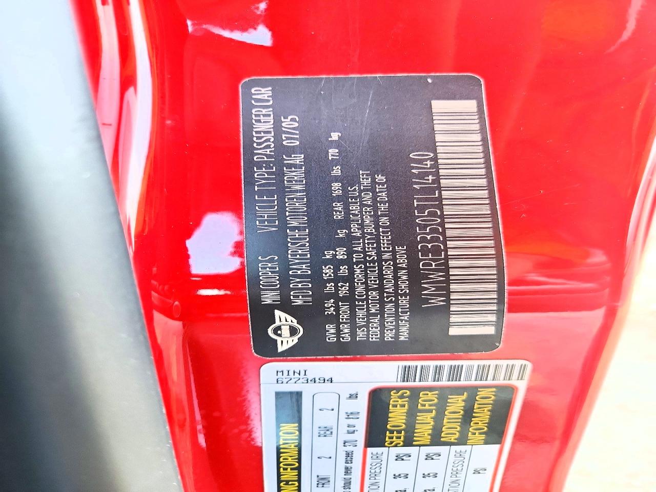 2005 Mini Cooper S Red vin: WMWRE33505TL14140