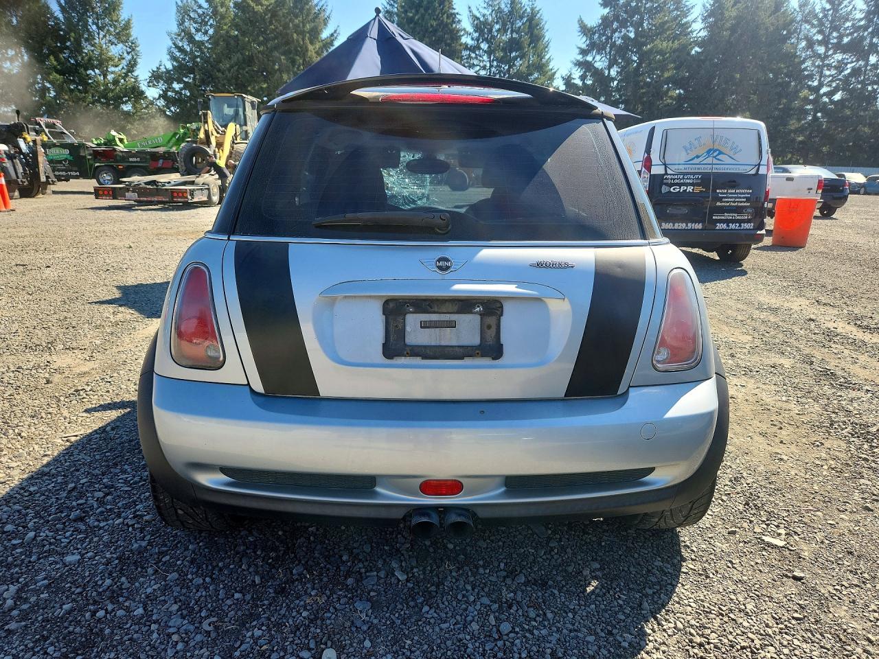 2005 Mini Cooper S Silver vin: WMWRE33515TD99248