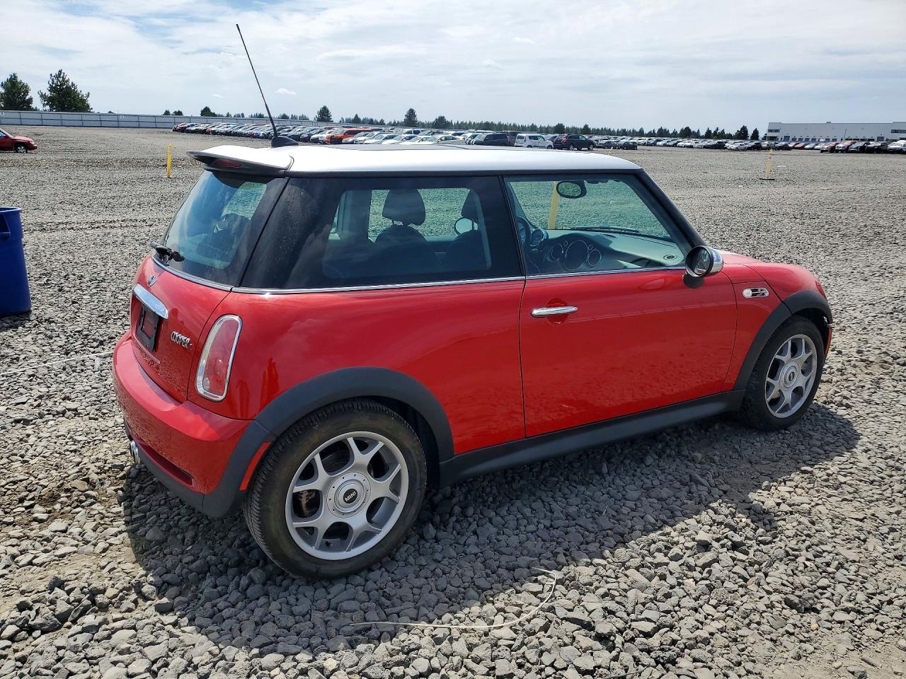 2006 Mini Cooper S Red vin: WMWRE33516TL24581