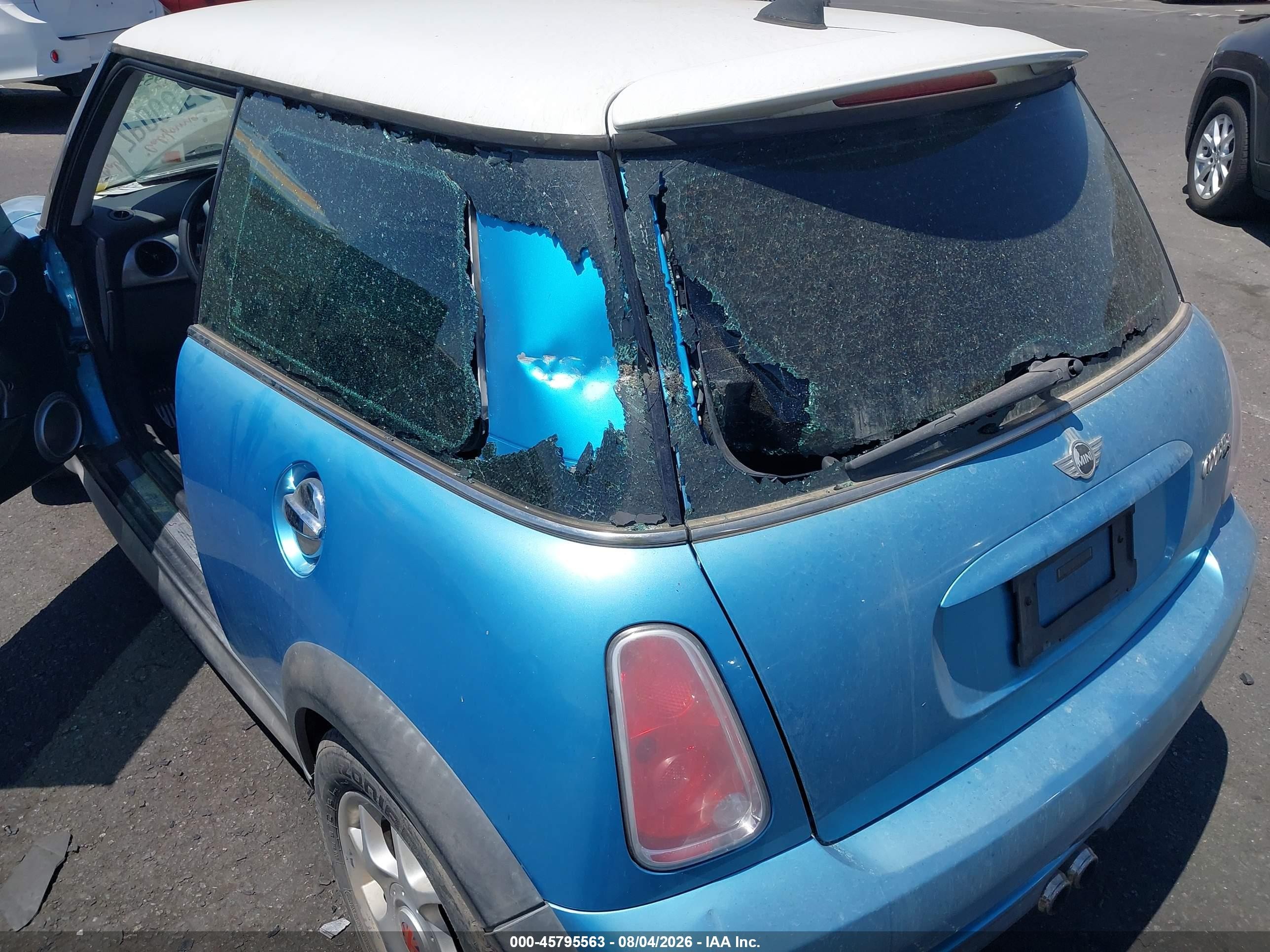 2005 Mini Cooper S Blue vin: WMWRE33525TG96917