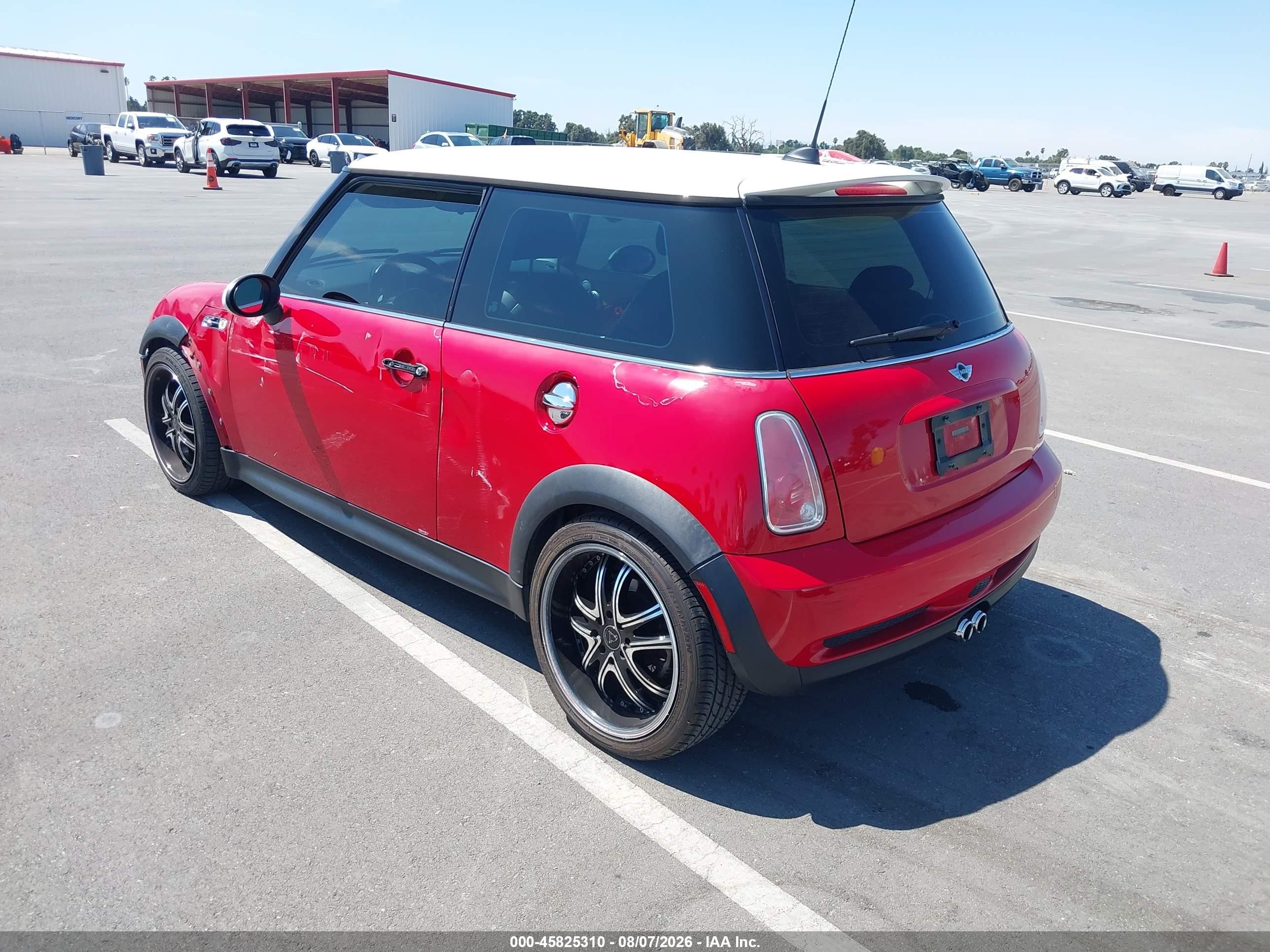 2005 Mini Cooper S   Red vin: WMWRE33525TG99283