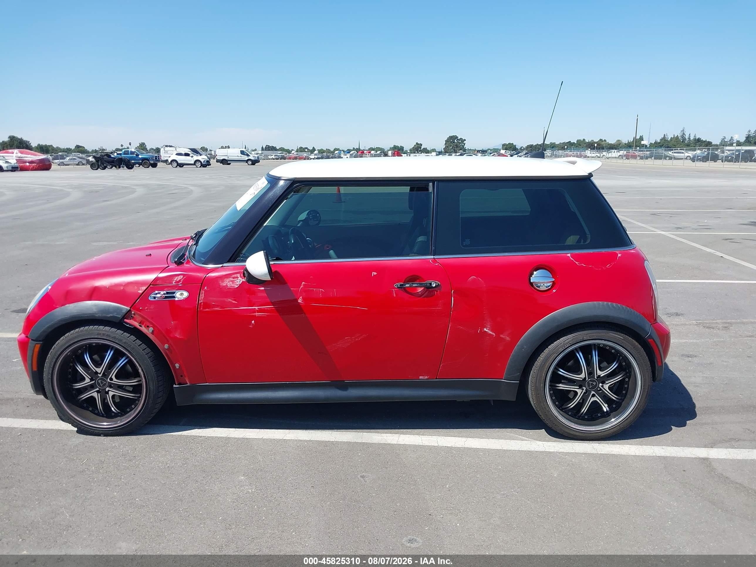 2005 Mini Cooper S   Red vin: WMWRE33525TG99283