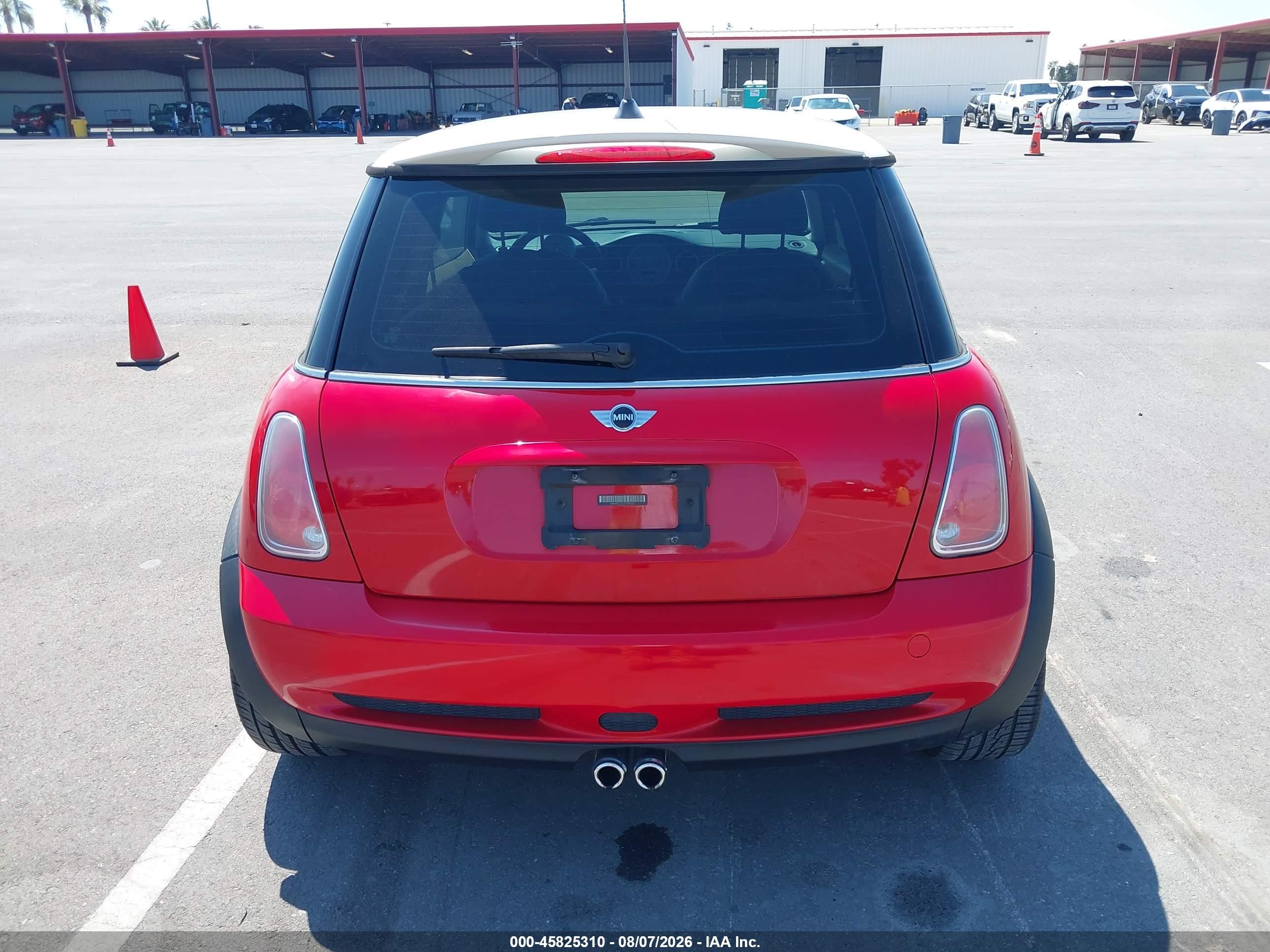 2005 Mini Cooper S   Red vin: WMWRE33525TG99283