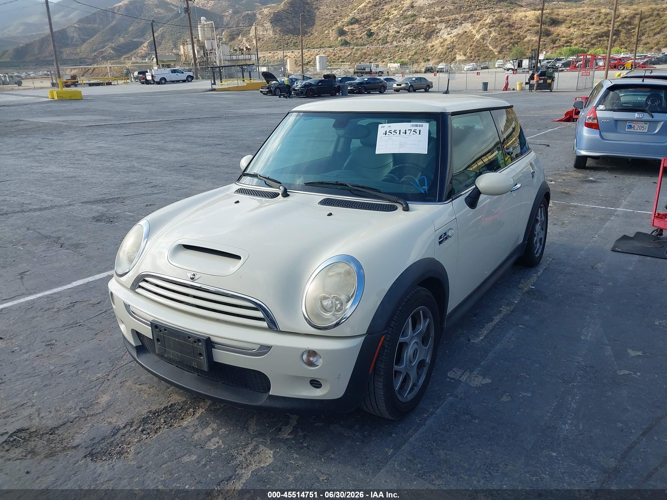 2006 Mini Cooper S   White vin: WMWRE33526TJ35762