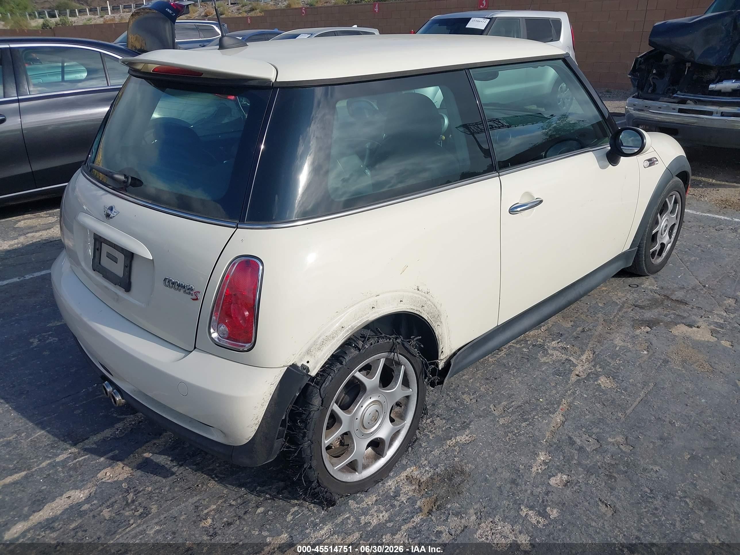 2006 Mini Cooper S   White vin: WMWRE33526TJ35762