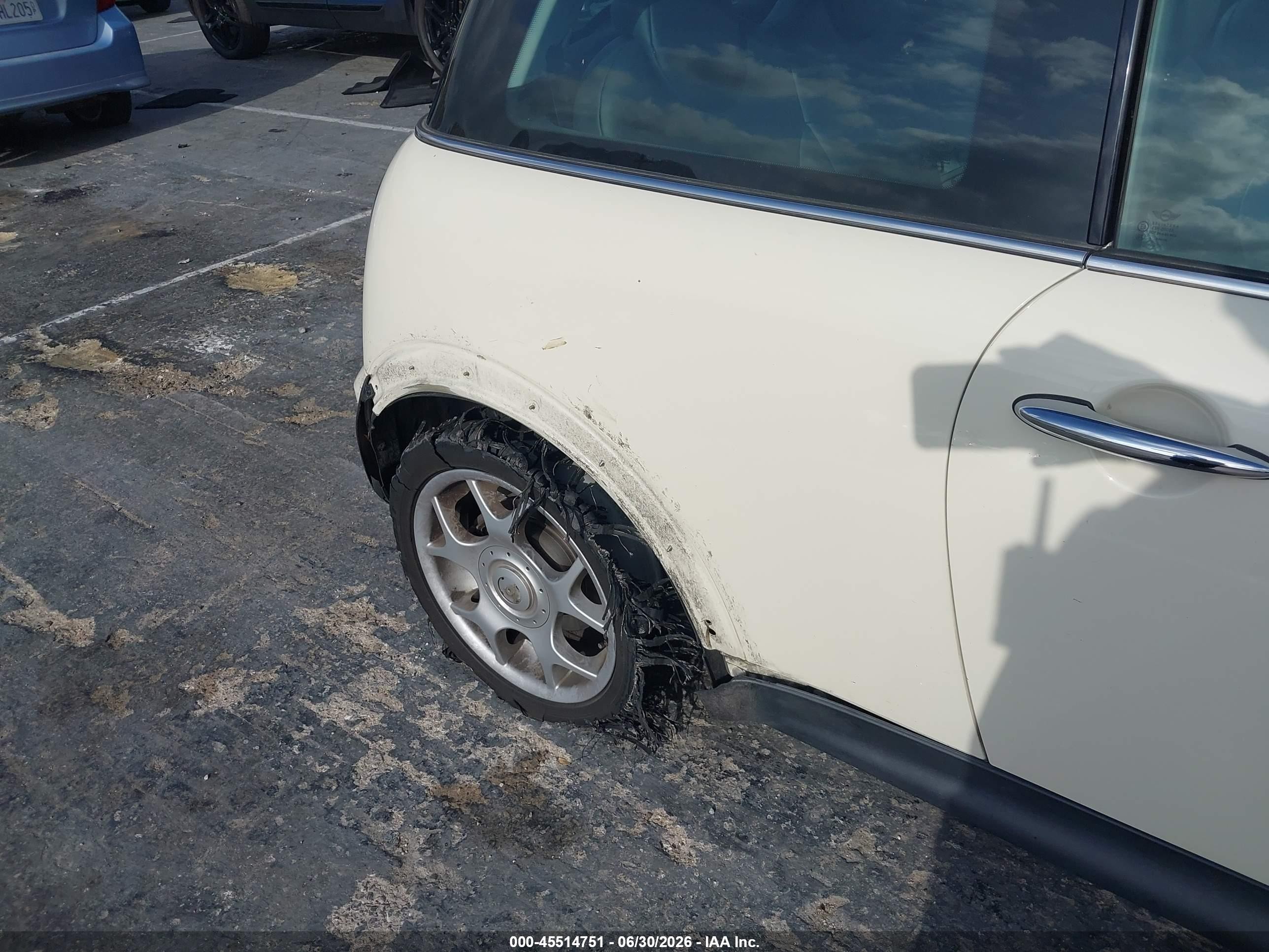 2006 Mini Cooper S   White vin: WMWRE33526TJ35762
