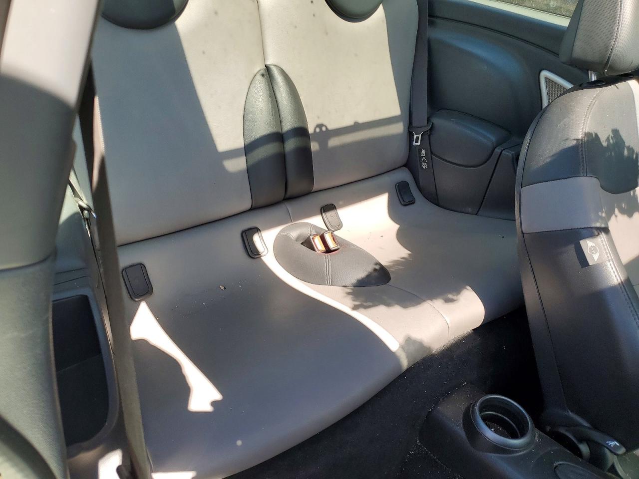 2006 Mini Cooper S White vin: WMWRE33526TL15999