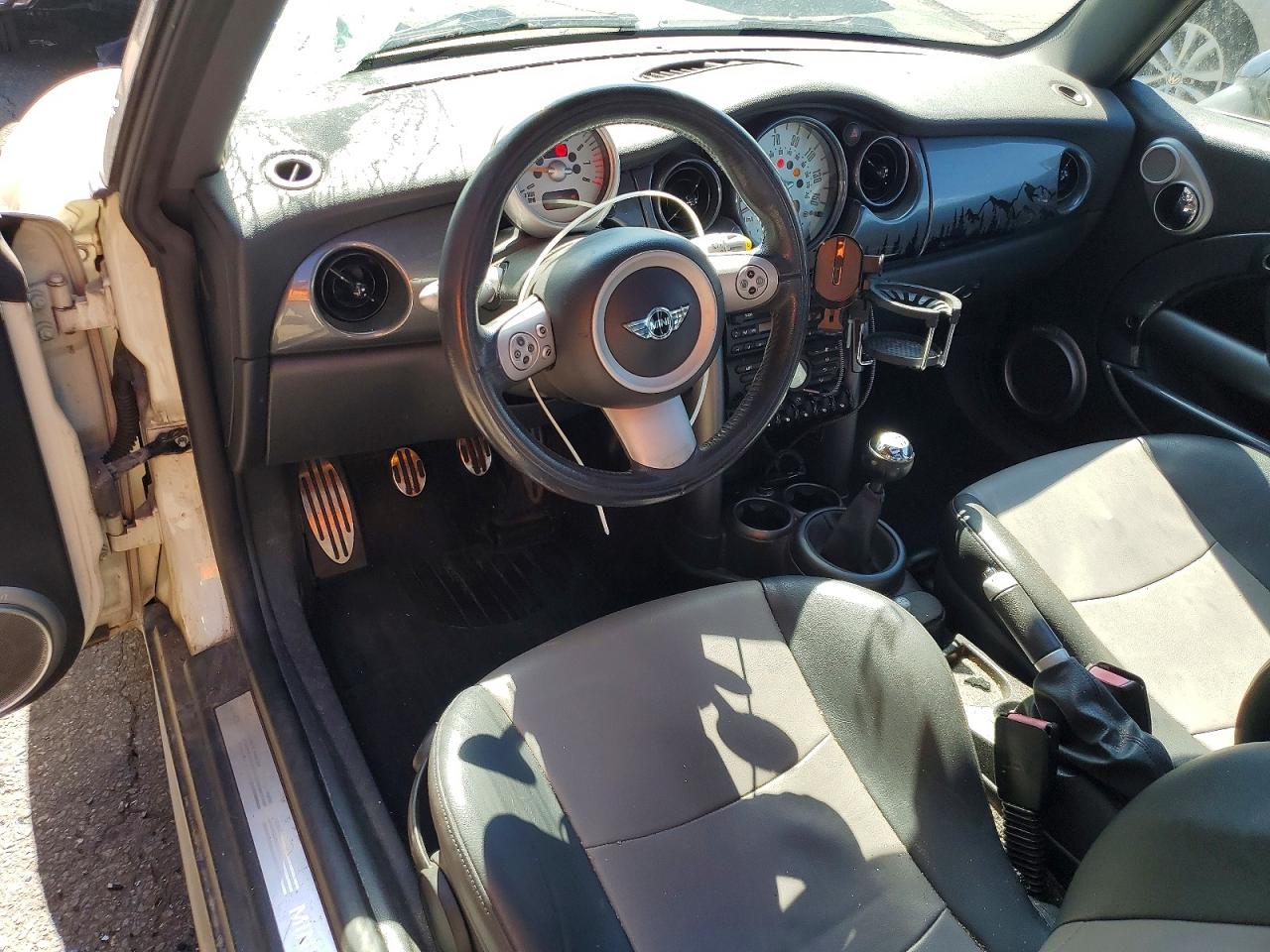 2006 Mini Cooper S White vin: WMWRE33526TL15999