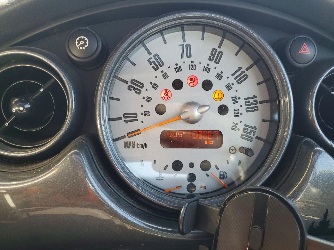 2006 Mini Cooper S White vin: WMWRE33526TL15999