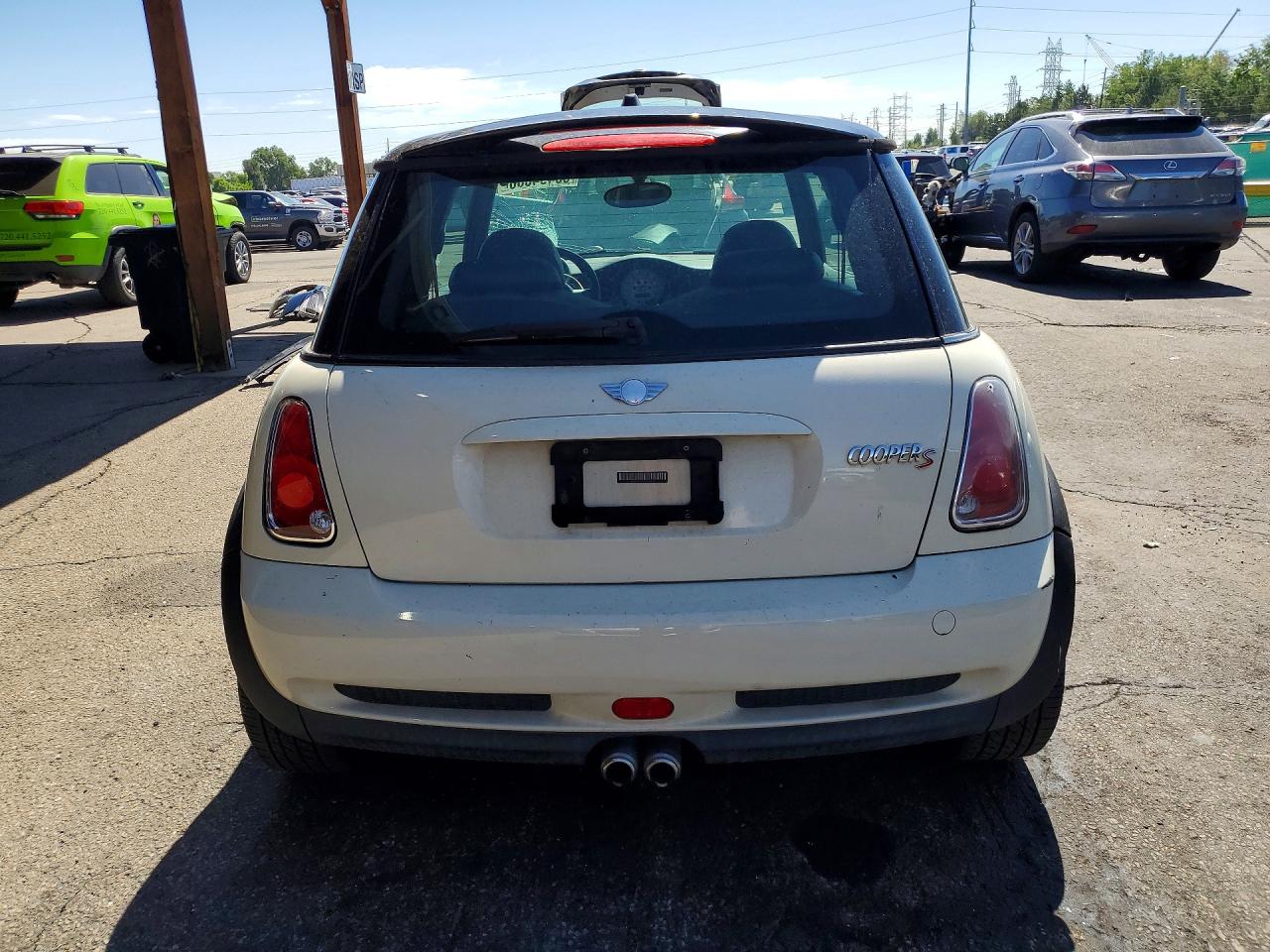 2006 Mini Cooper S White vin: WMWRE33526TL15999