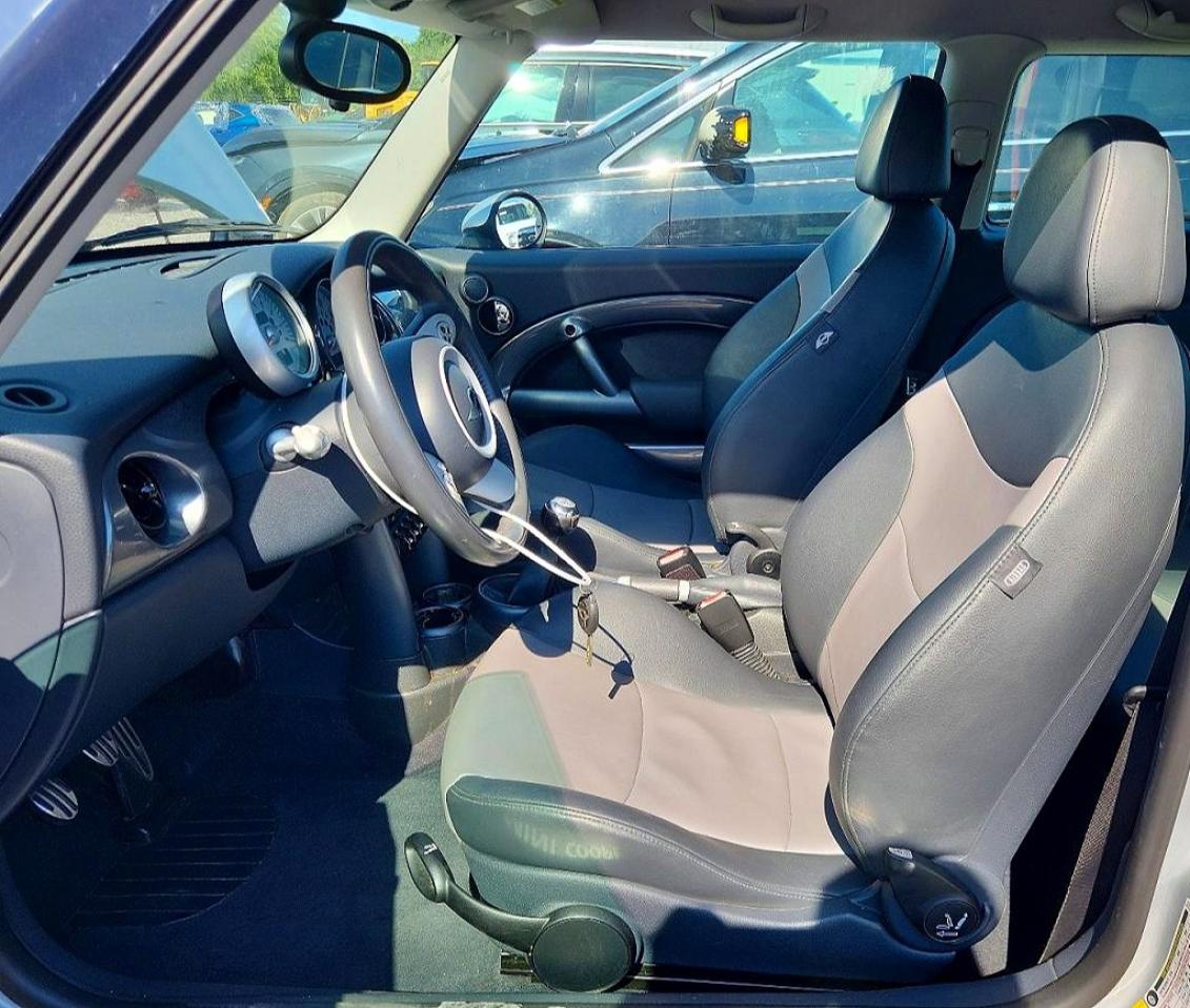 2006 Mini Cooper S Silver vin: WMWRE33526TL24895