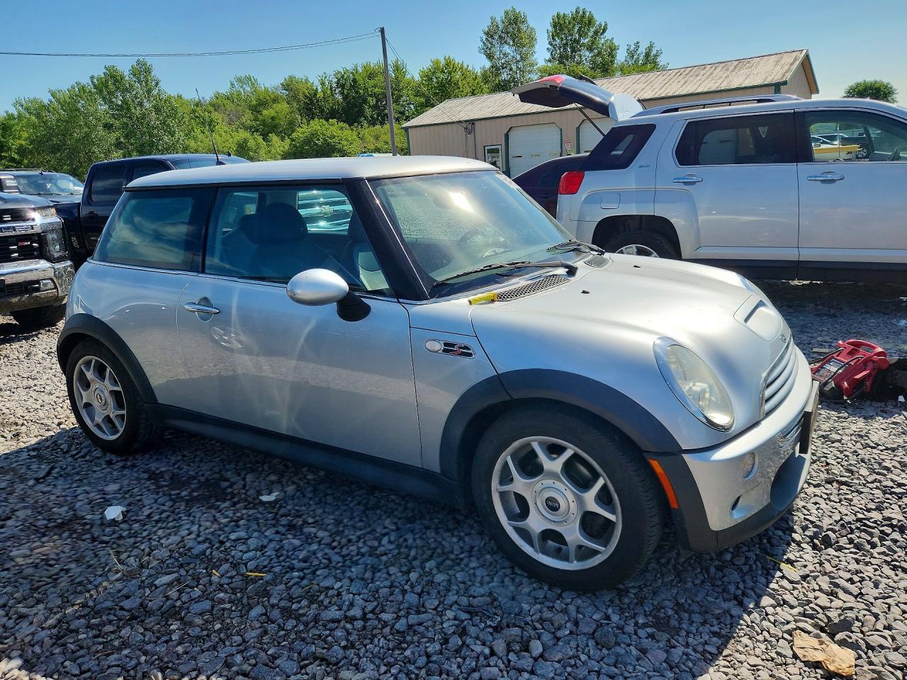 2006 Mini Cooper S Silver vin: WMWRE33526TL24895