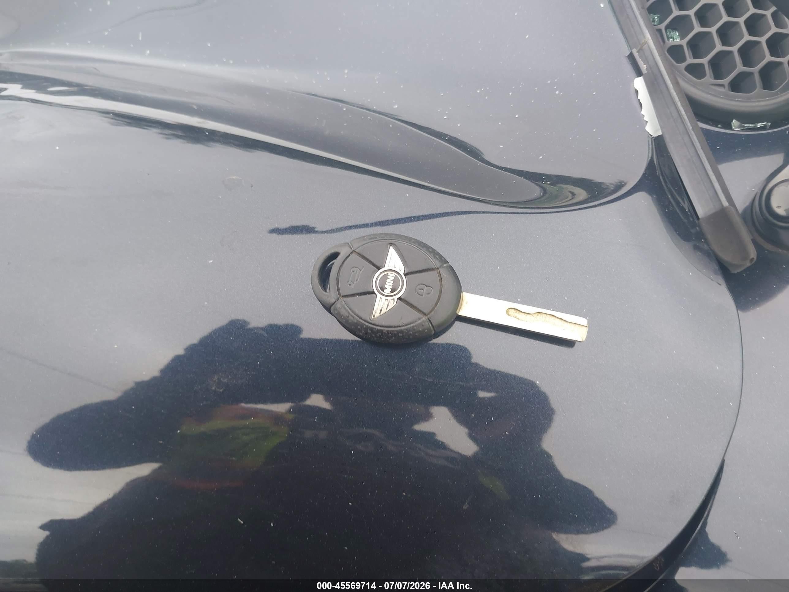 2006 Mini Cooper S   Blue vin: WMWRE33526TN27981