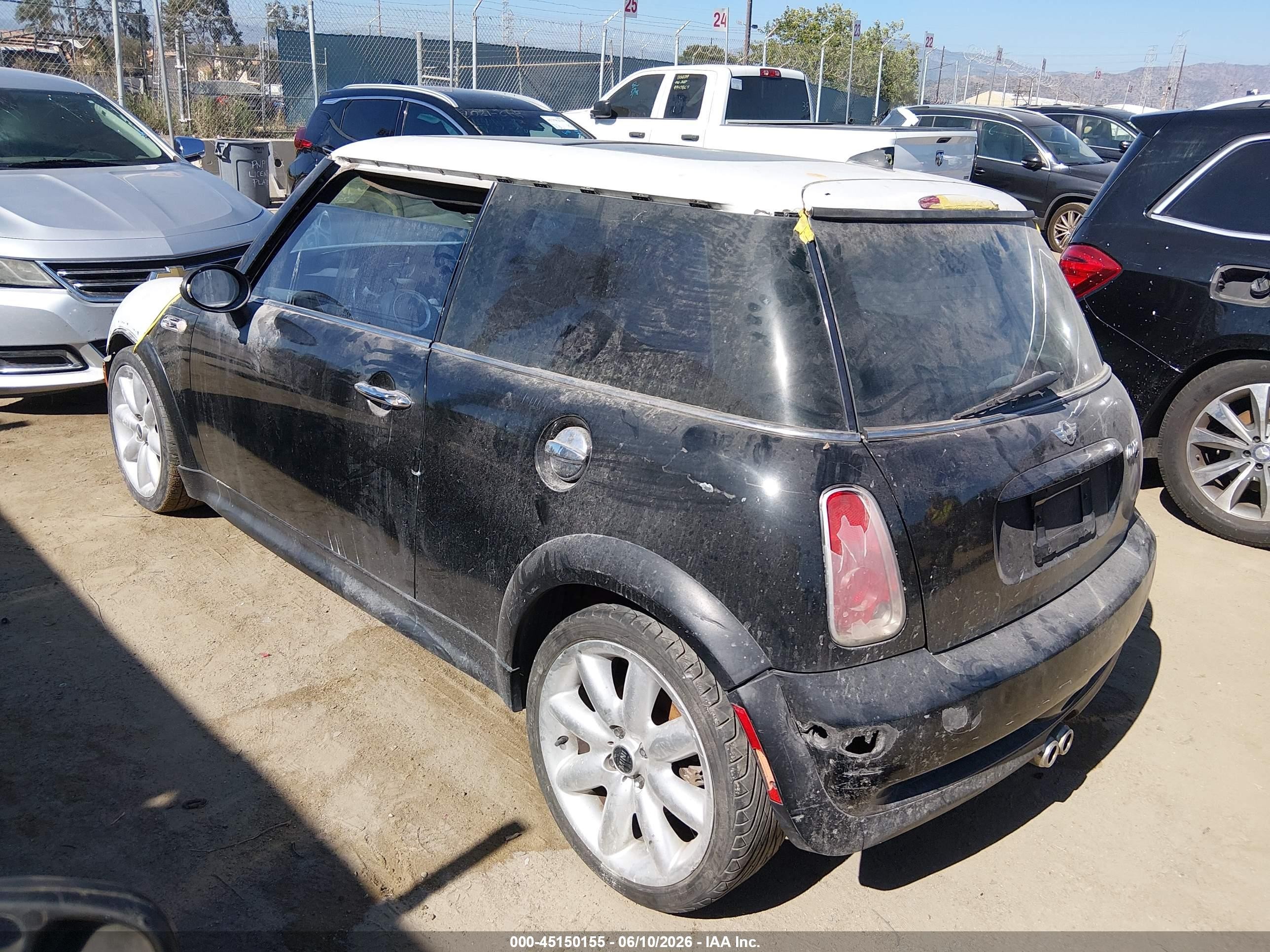 2005 Mini Cooper S   Black vin: WMWRE33535TG99244