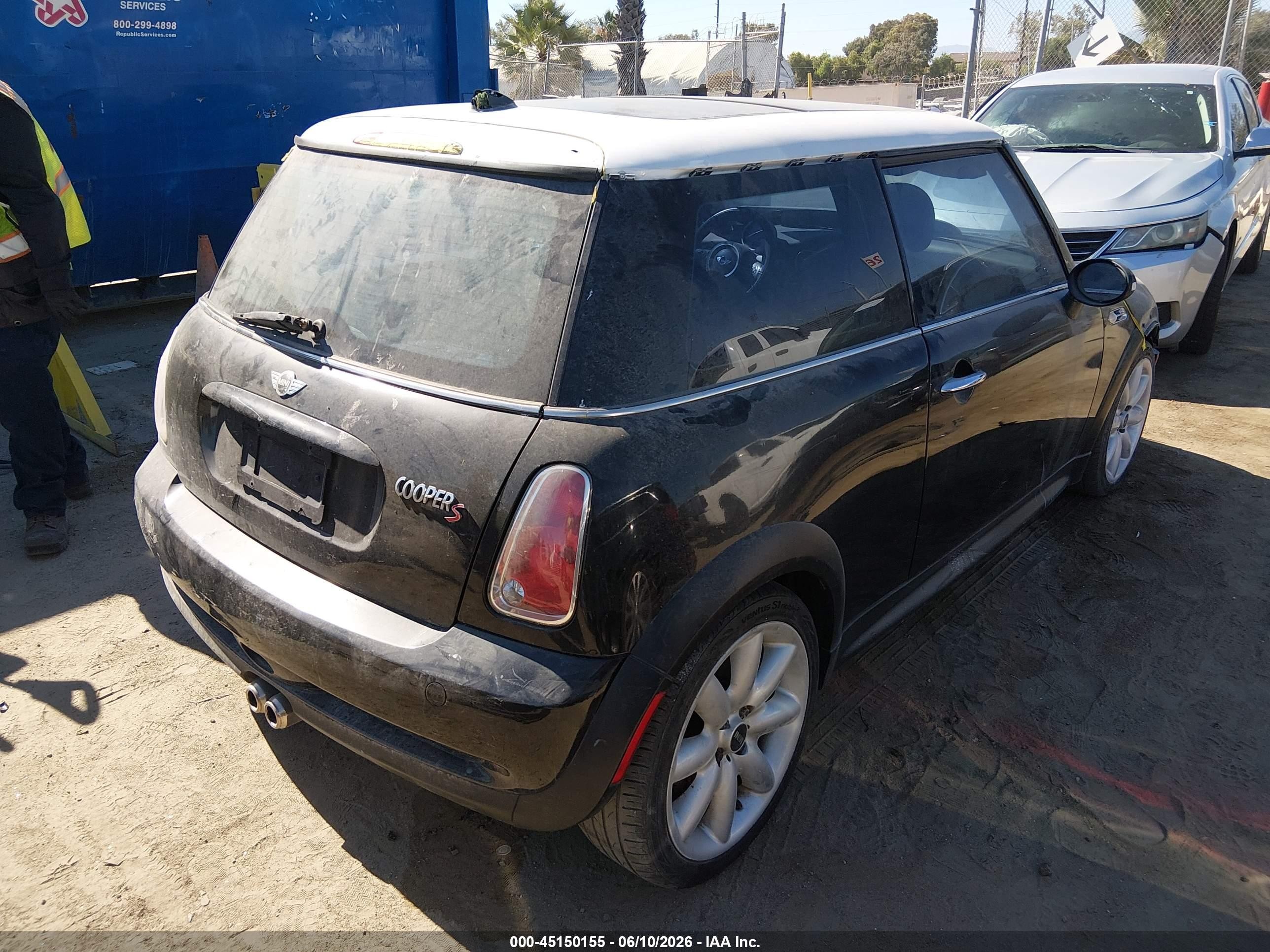 2005 Mini Cooper S   Black vin: WMWRE33535TG99244