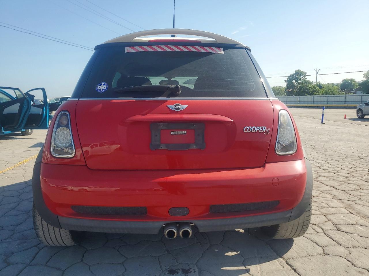 2005 Mini Cooper S Red vin: WMWRE33535TL14214