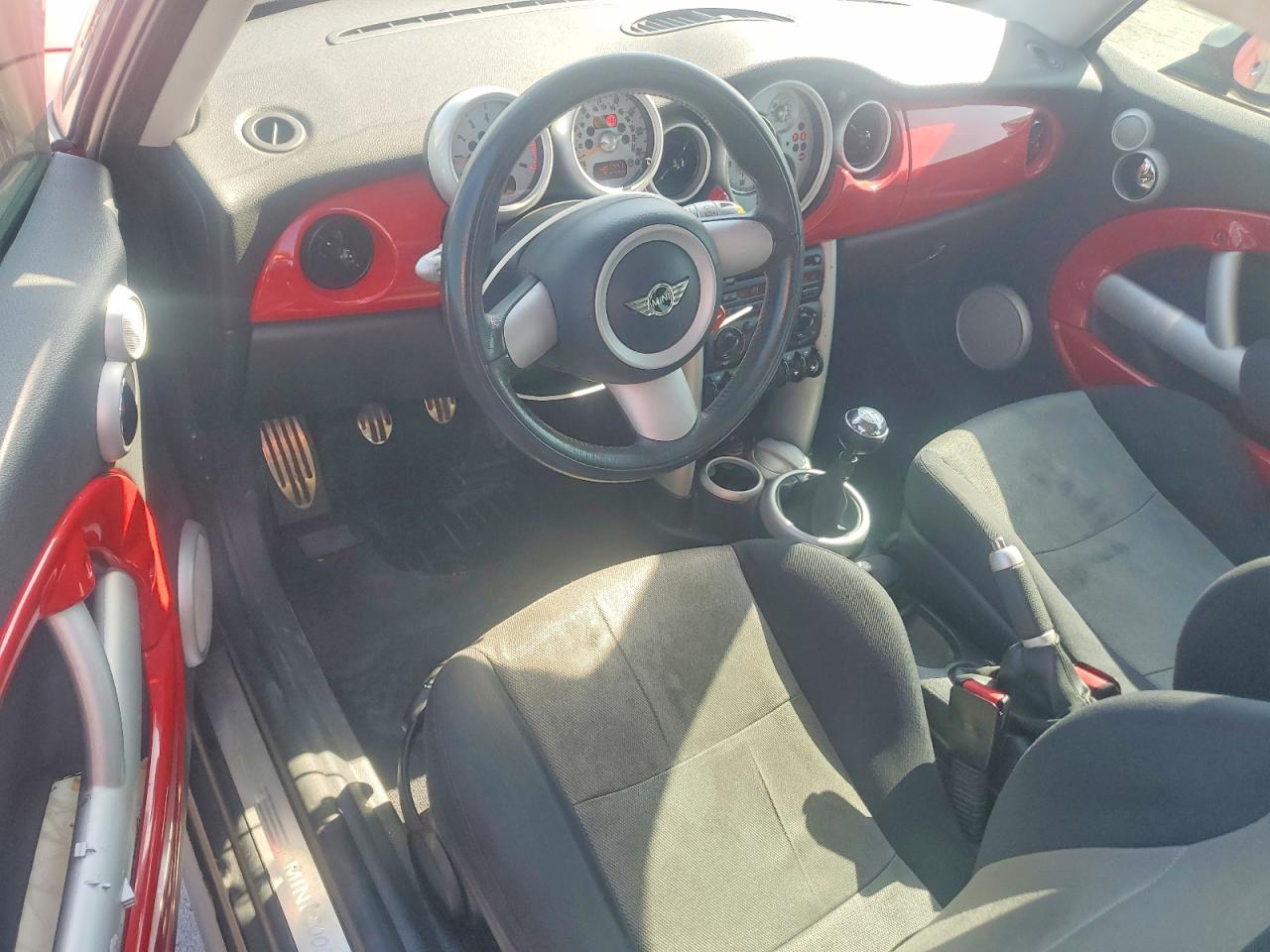 2005 Mini Cooper S Red vin: WMWRE33535TL14214