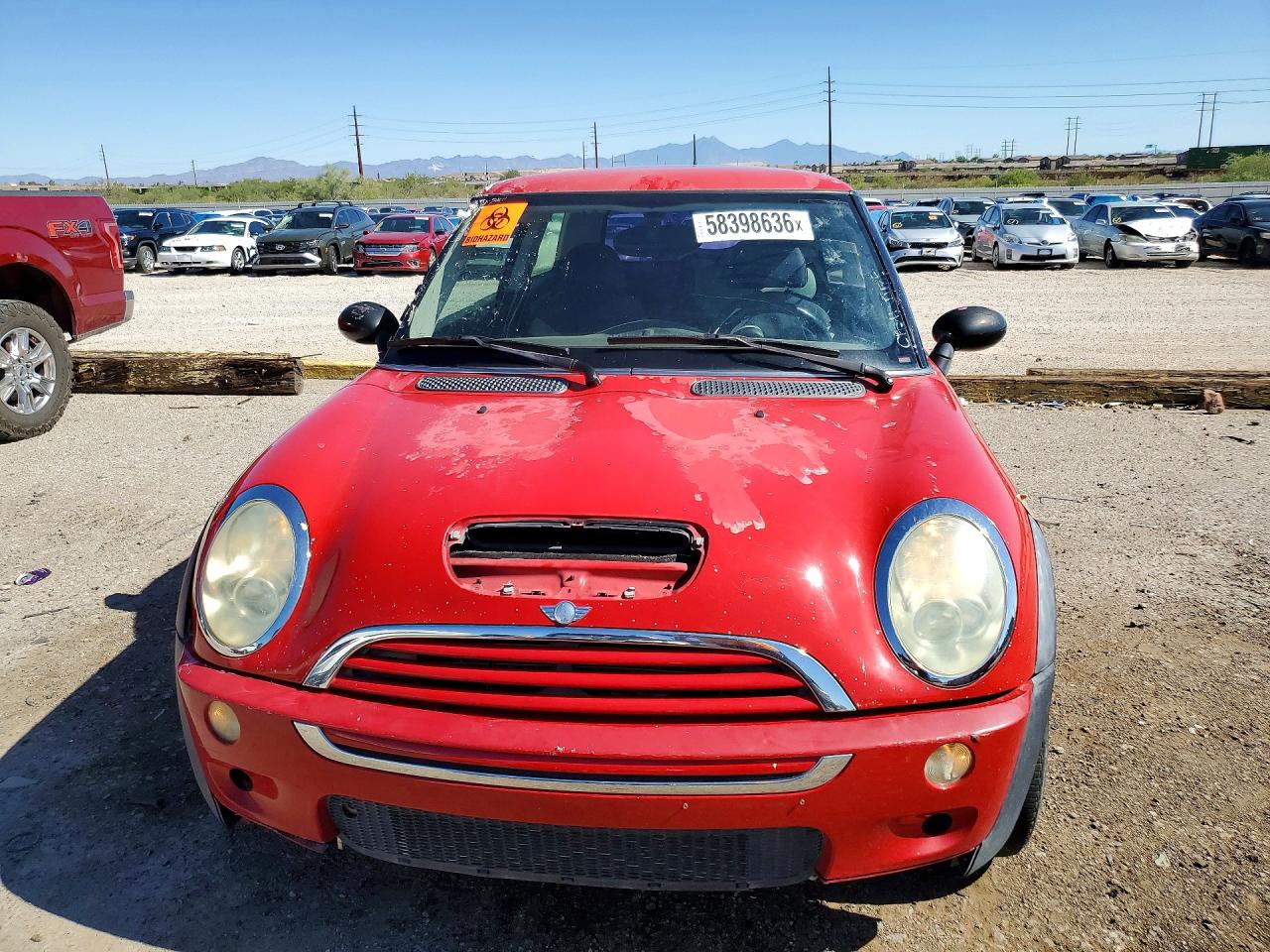 2006 Mini Cooper S Red vin: WMWRE33536TL24825