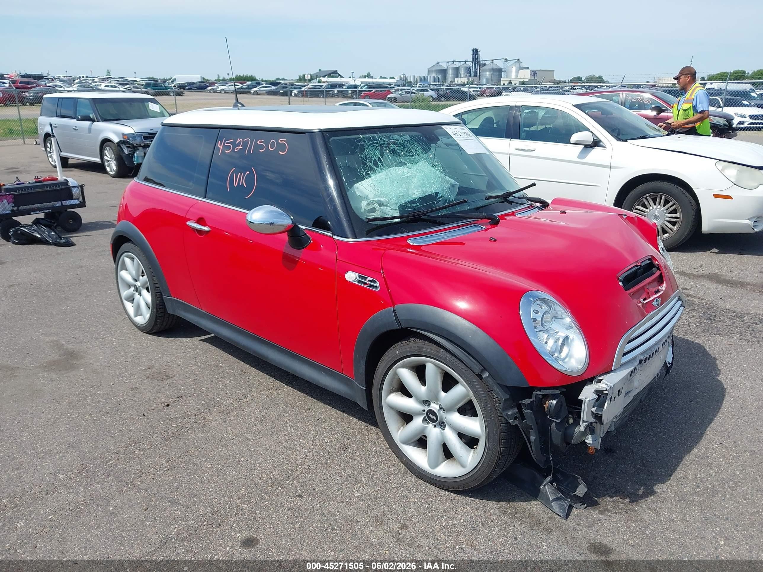 2006 Mini Cooper S   Красный vin: WMWRE33546TL23182