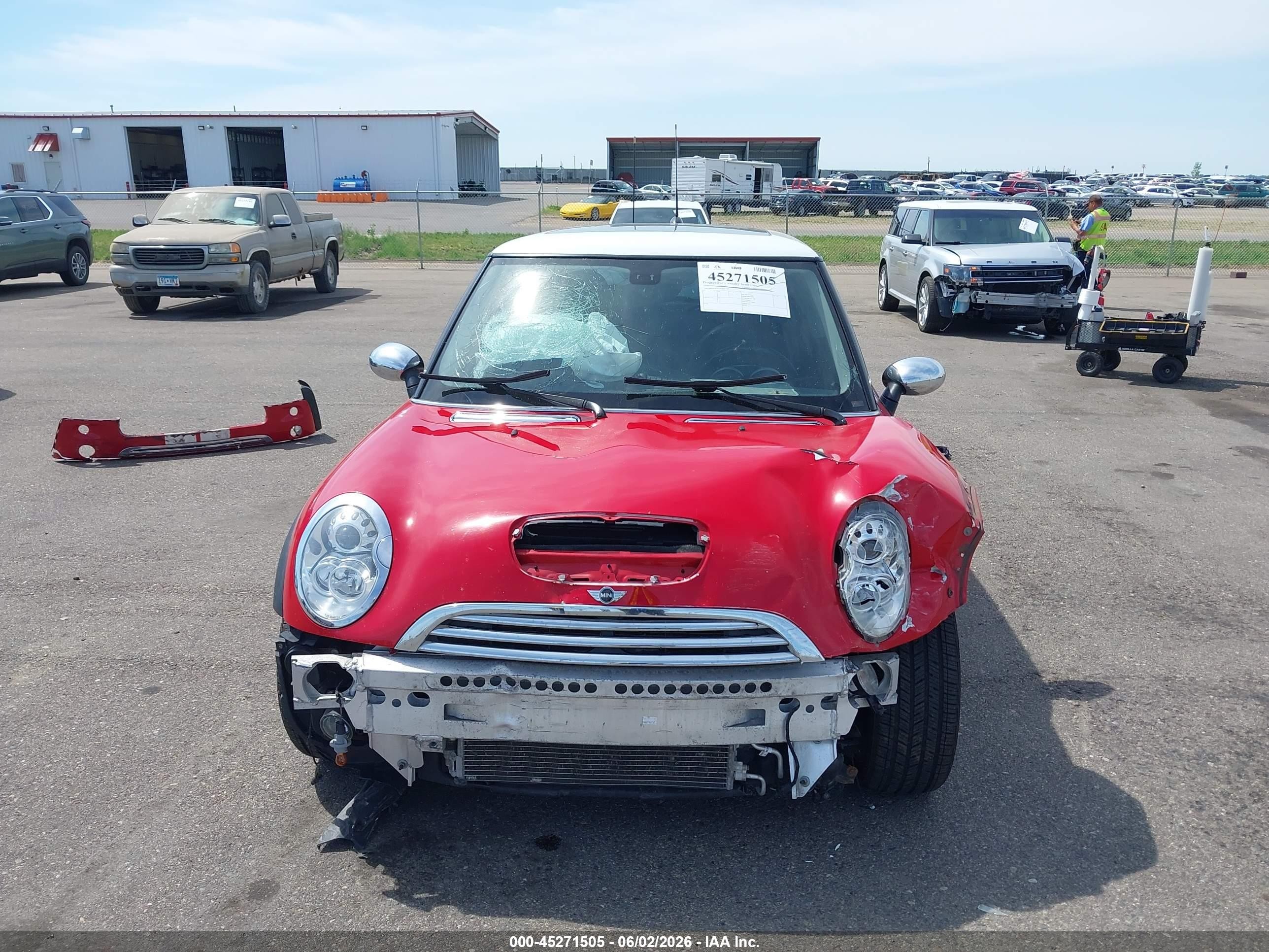 2006 Mini Cooper S   Красный vin: WMWRE33546TL23182
