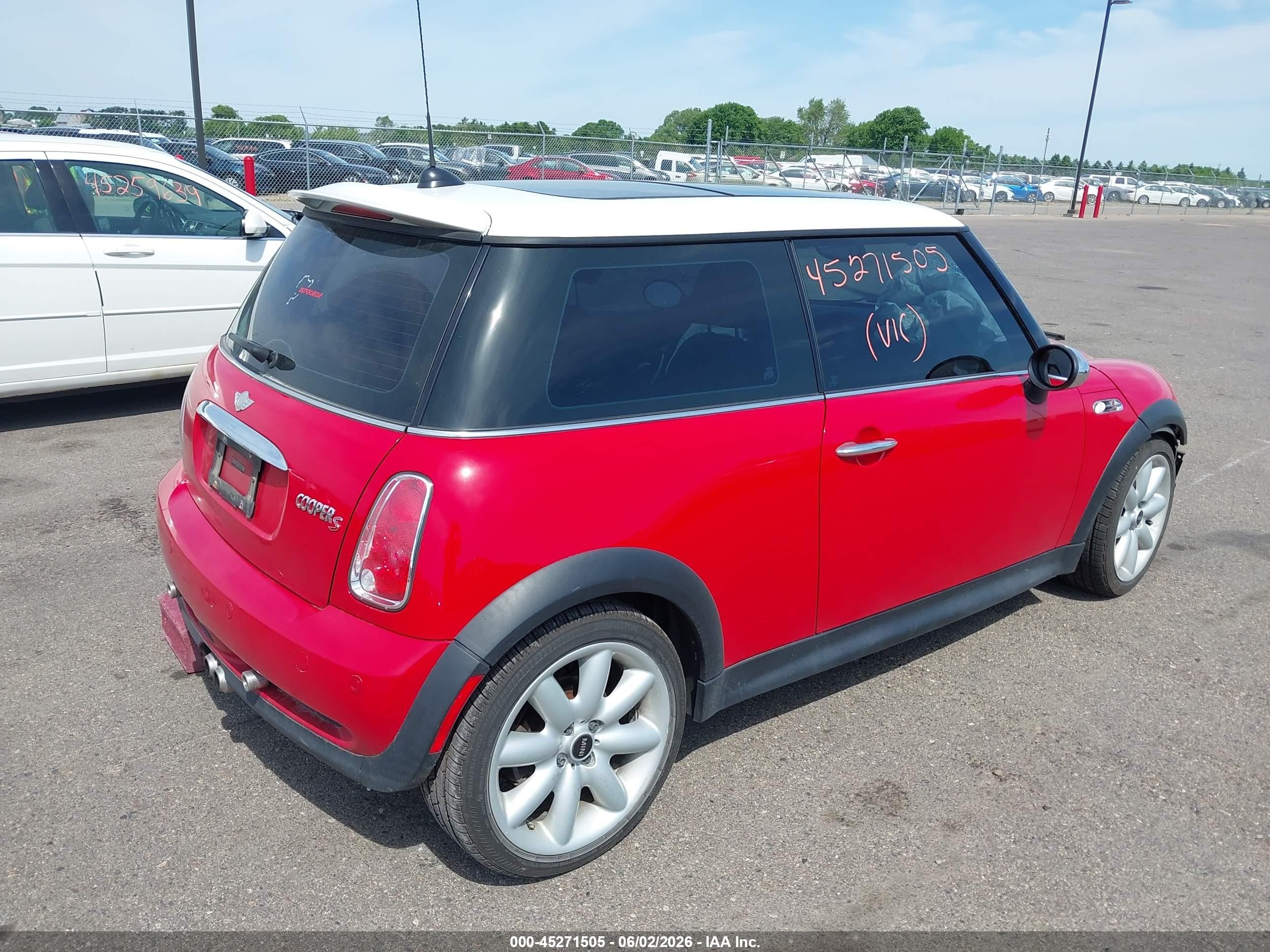 2006 Mini Cooper S   Красный vin: WMWRE33546TL23182