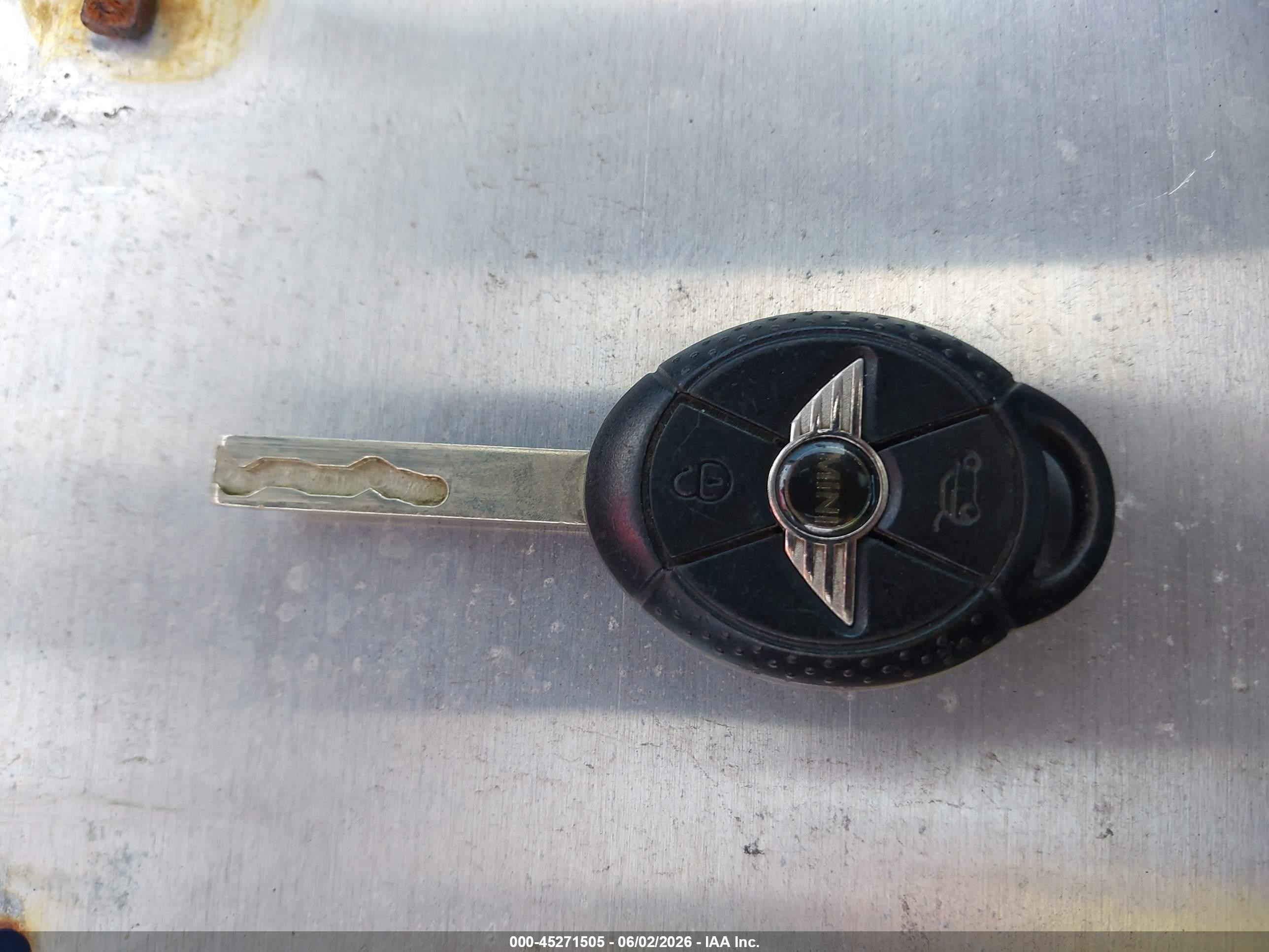2006 Mini Cooper S   Красный vin: WMWRE33546TL23182