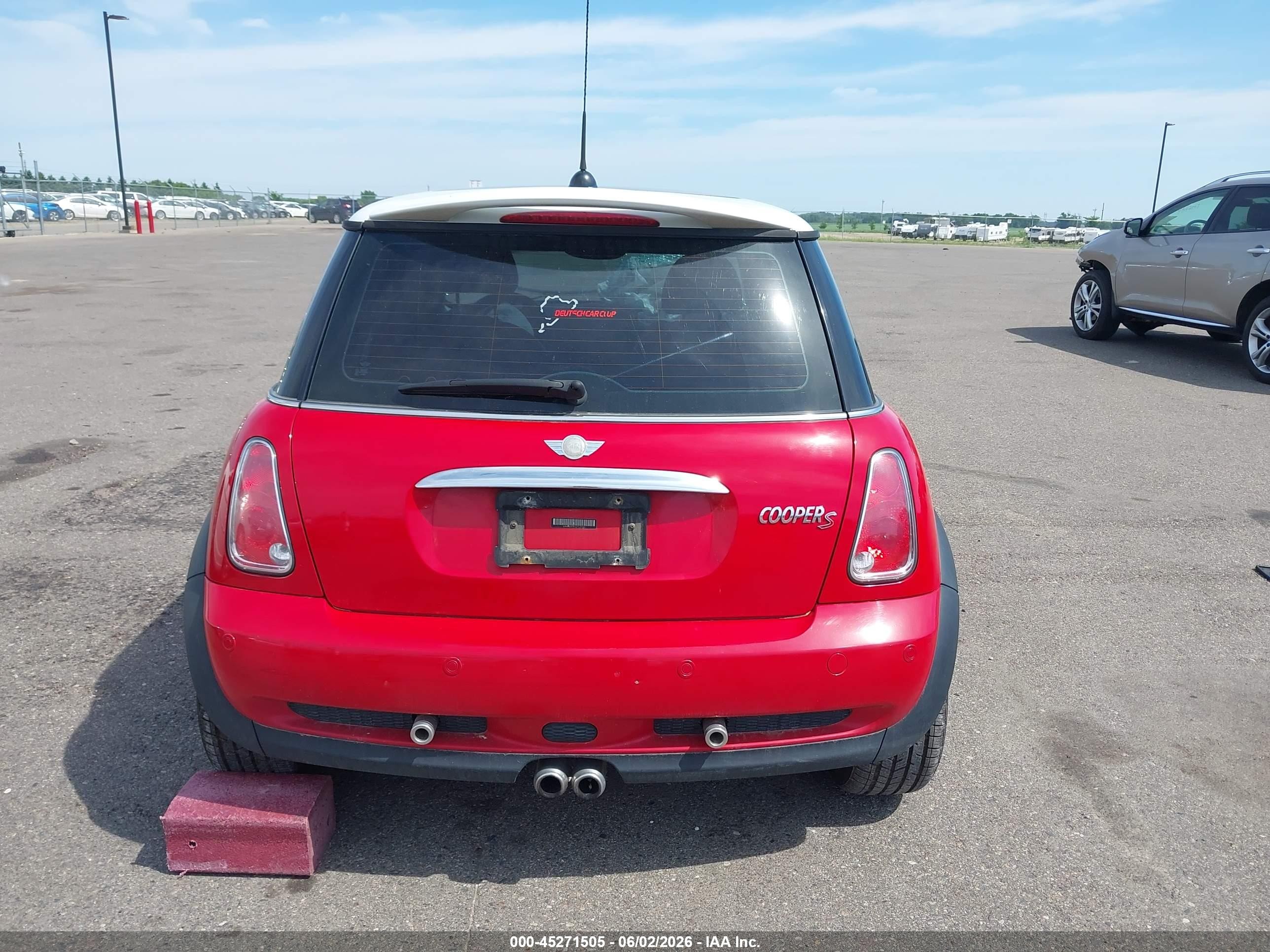 2006 Mini Cooper S   Красный vin: WMWRE33546TL23182