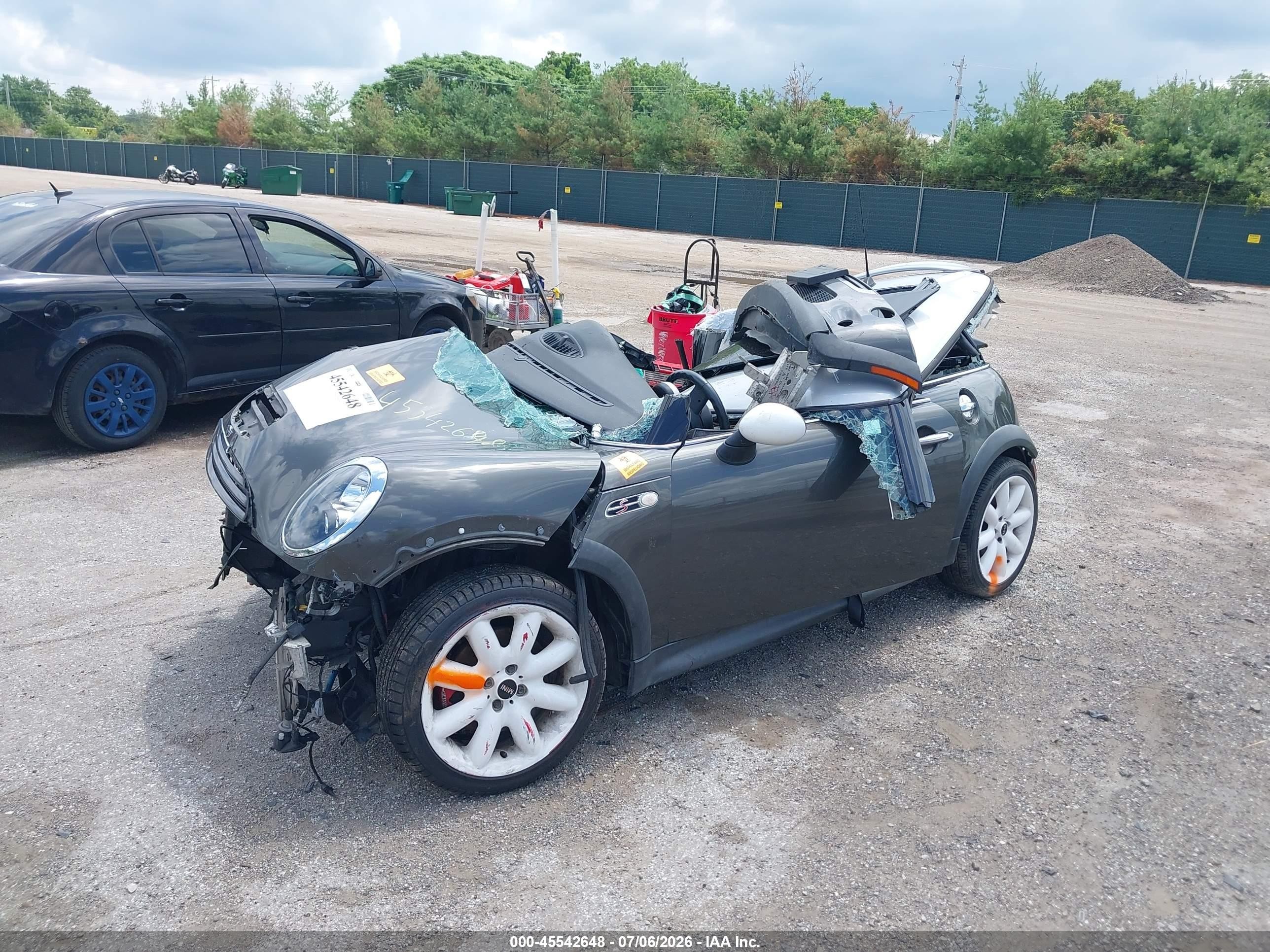 2006 Mini Cooper S   Gray vin: WMWRE33556TJ39529