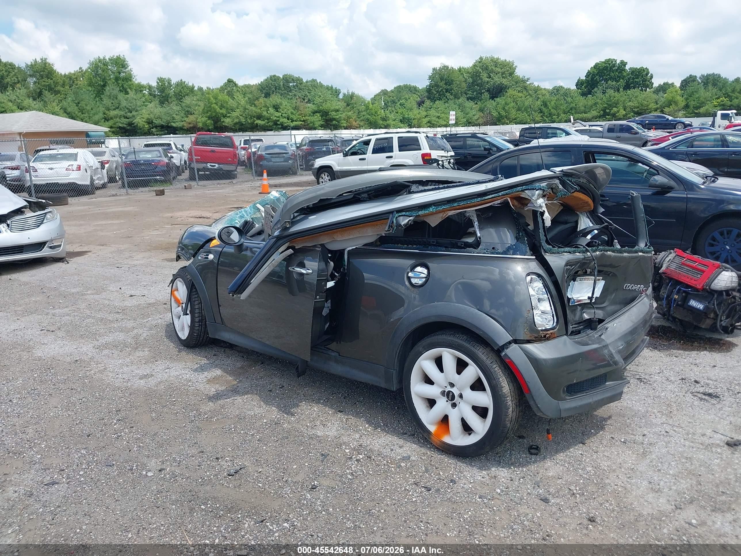 2006 Mini Cooper S   Gray vin: WMWRE33556TJ39529