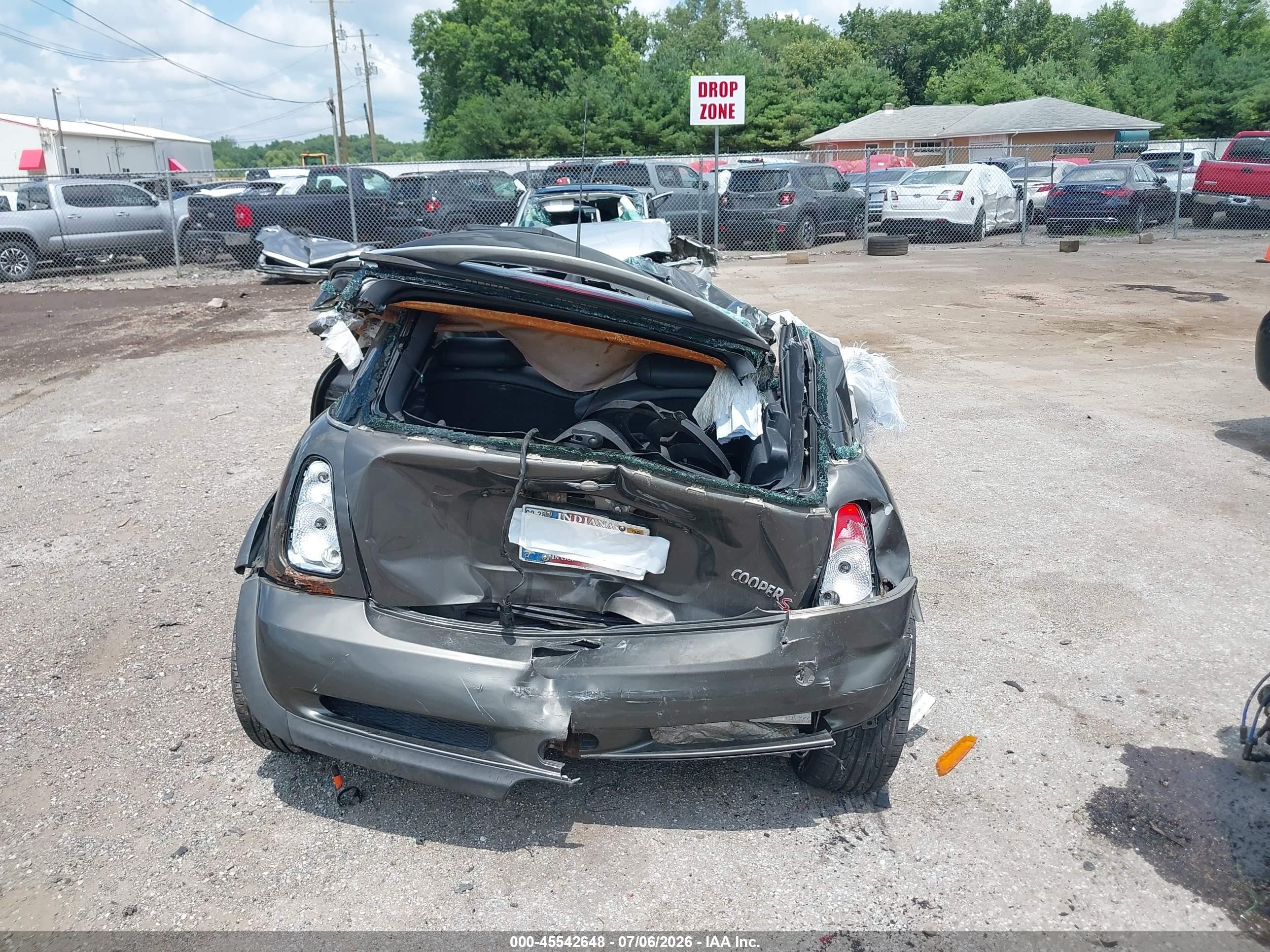 2006 Mini Cooper S   Gray vin: WMWRE33556TJ39529