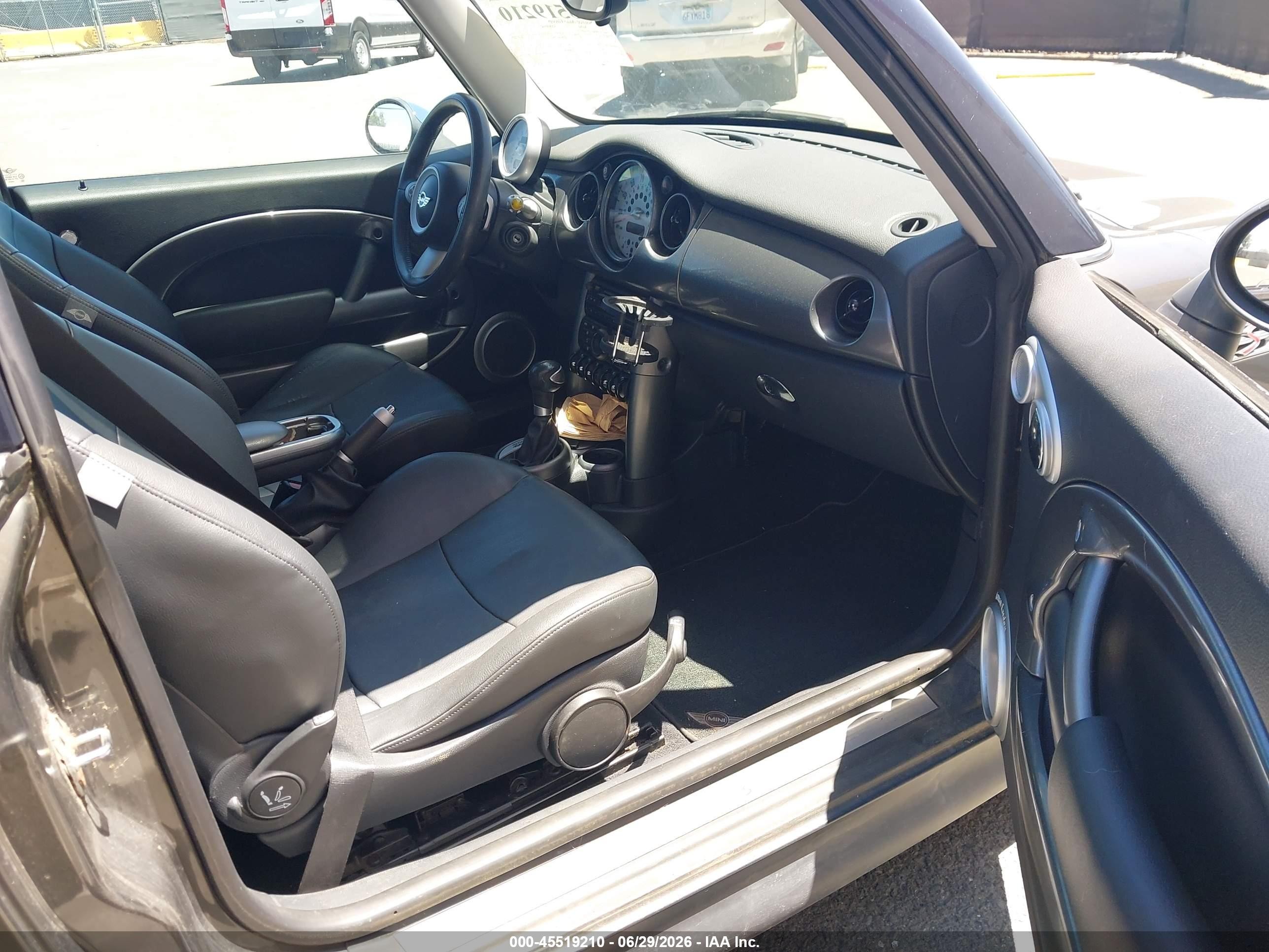 2006 Mini Cooper S   Серый vin: WMWRE33556TJ39711