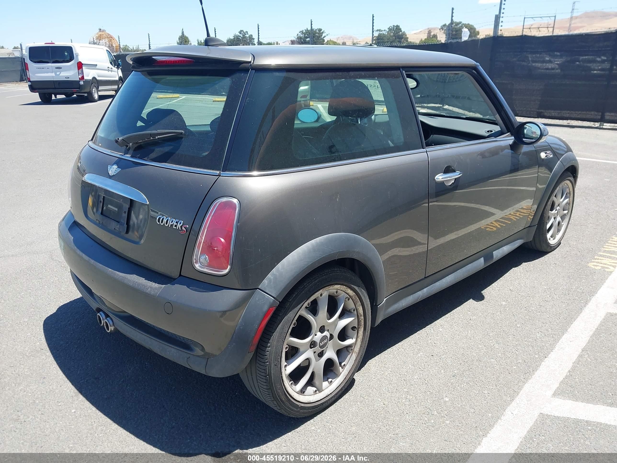 2006 Mini Cooper S   Серый vin: WMWRE33556TJ39711