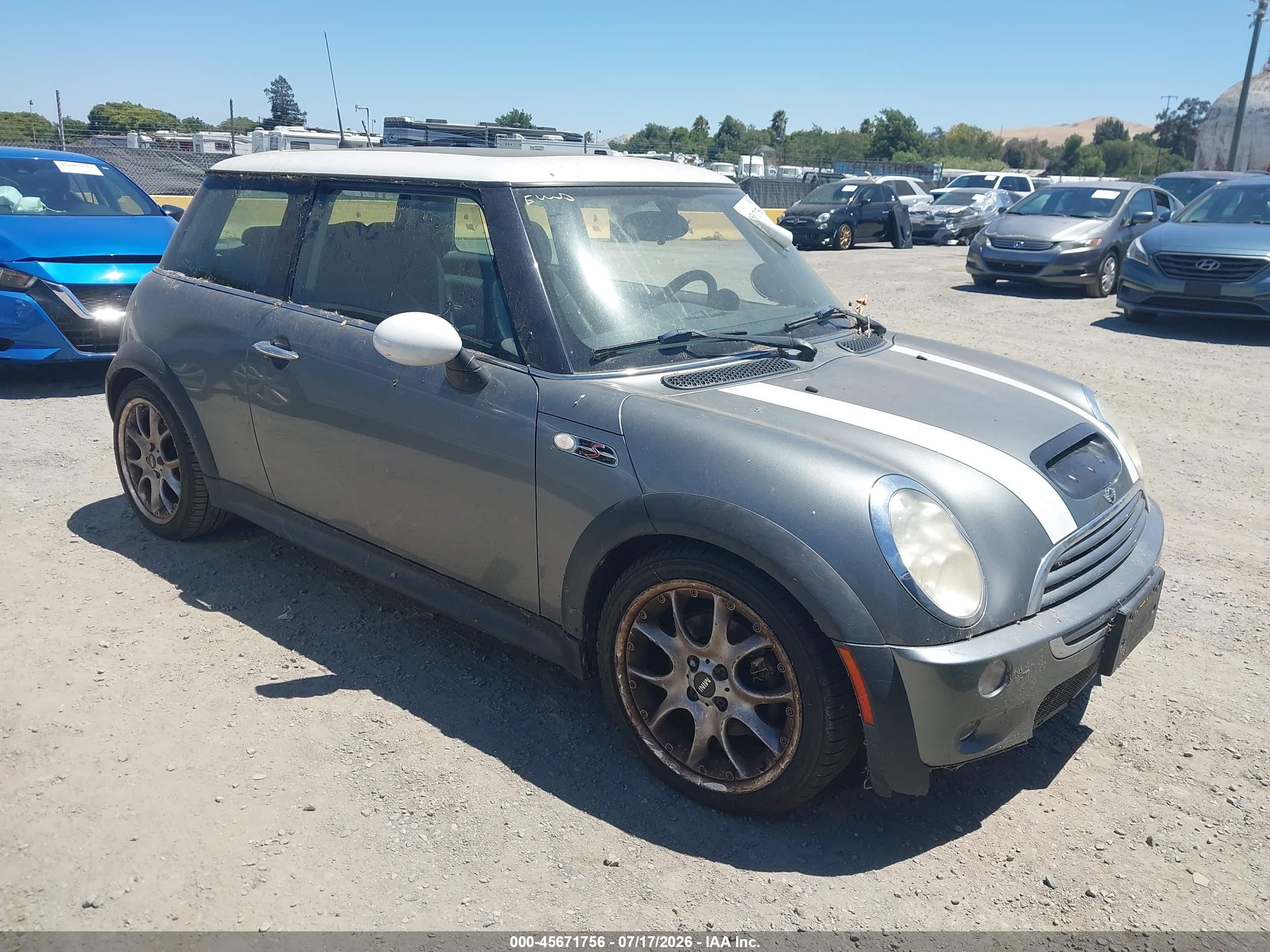 2006 Mini Cooper S   Gray vin: WMWRE33566TJ39331