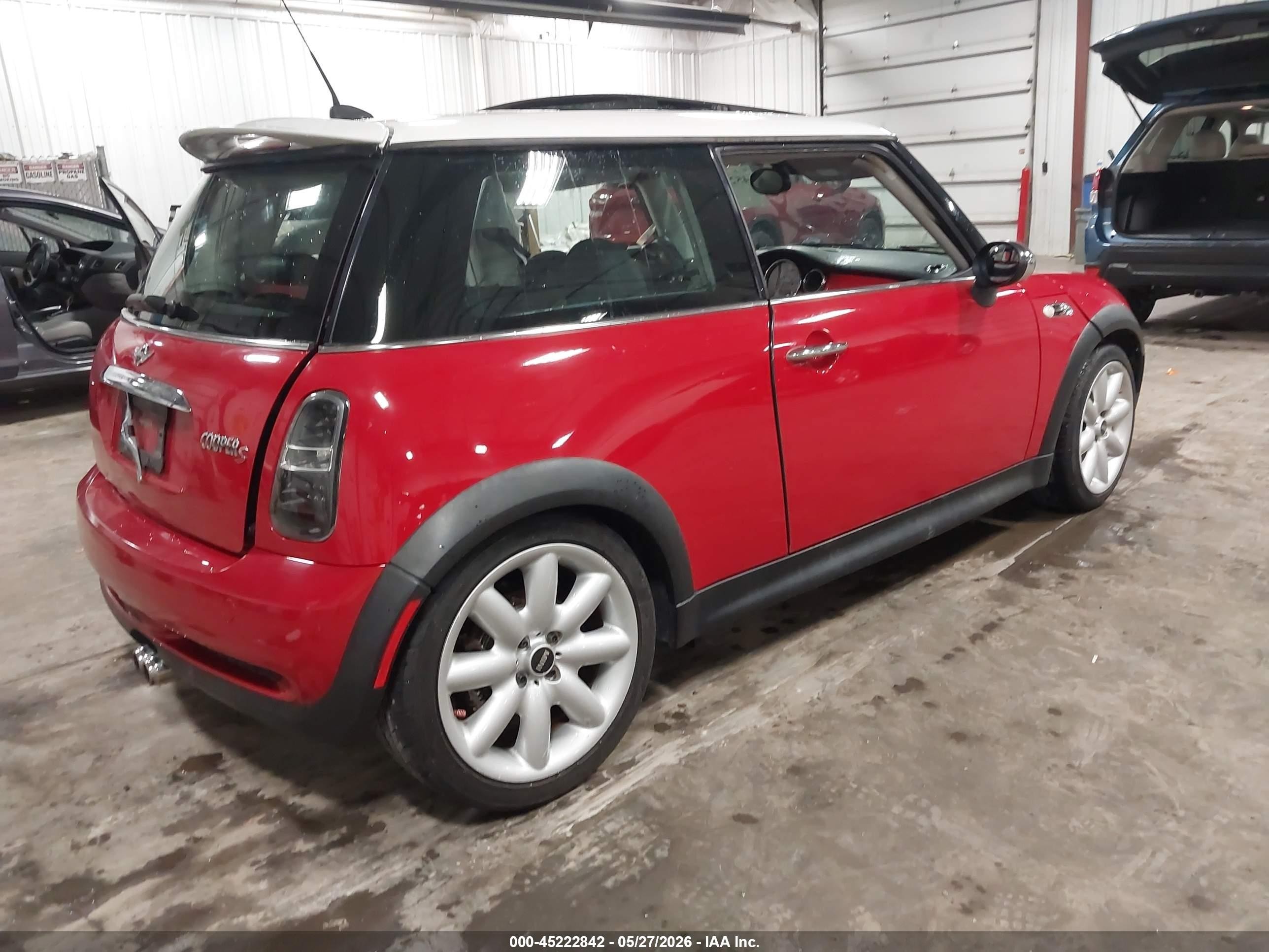 2005 Mini Cooper S Red vin: WMWRE33585TG97909