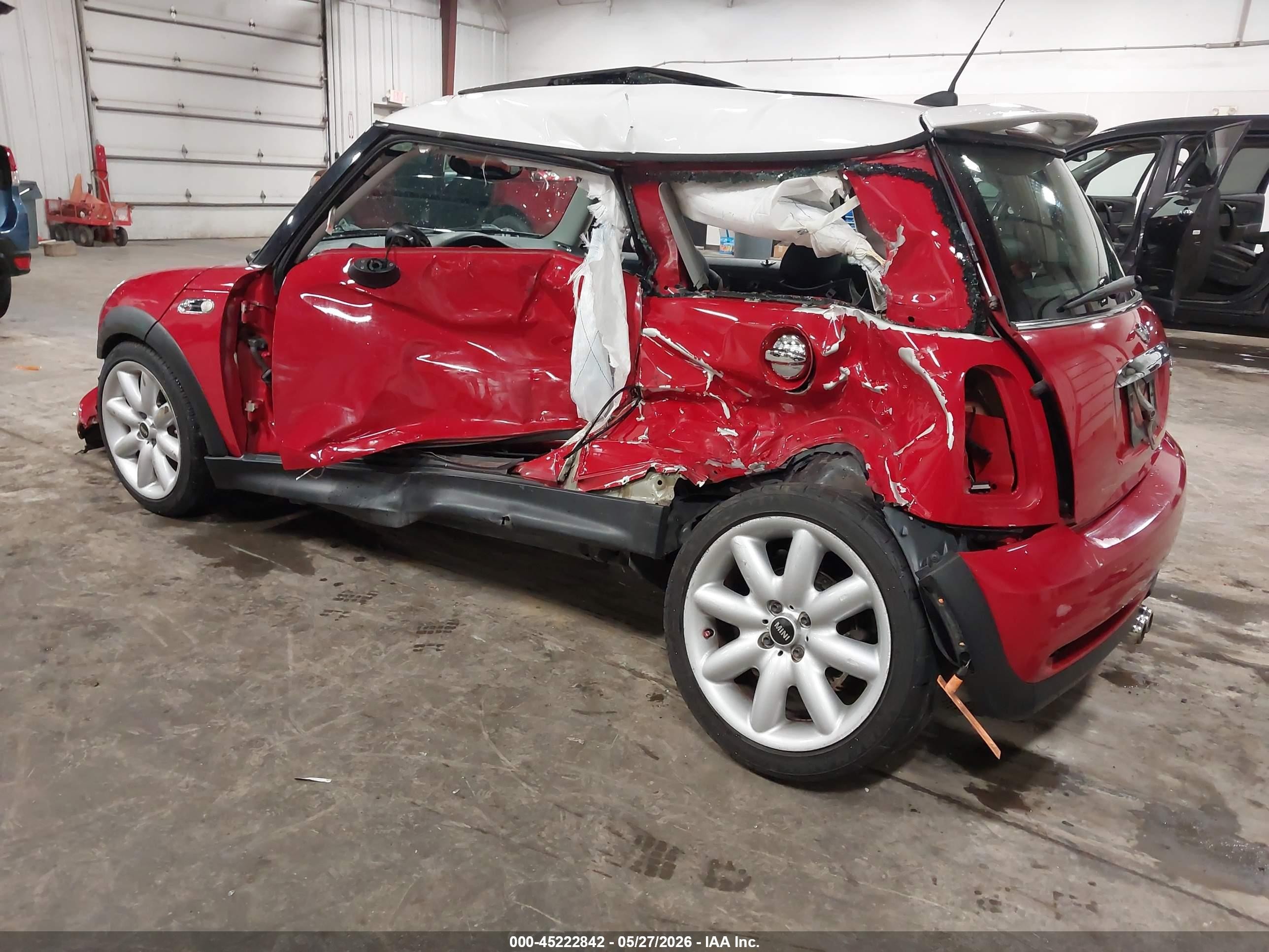 2005 Mini Cooper S Red vin: WMWRE33585TG97909
