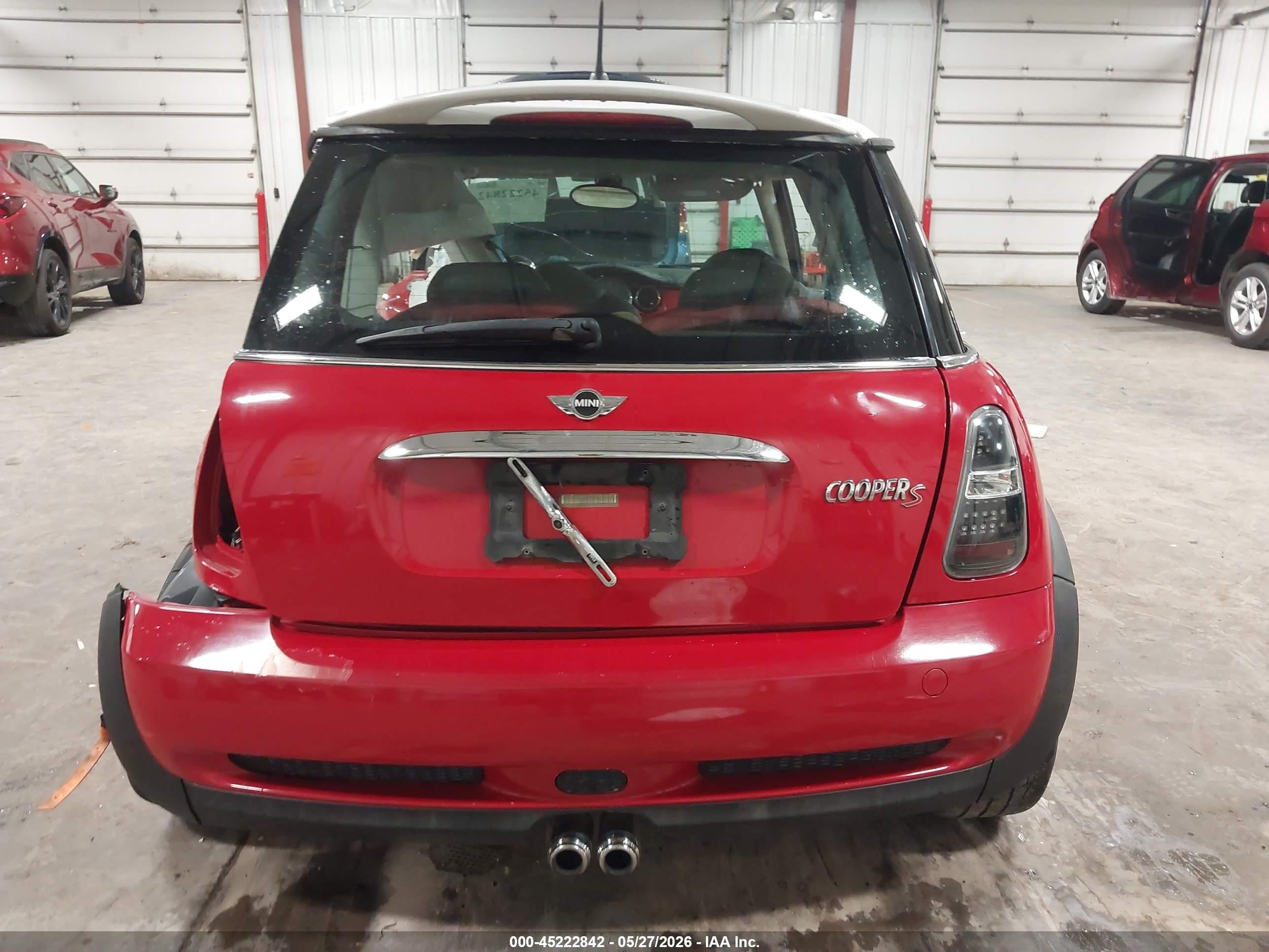 2005 Mini Cooper S Red vin: WMWRE33585TG97909