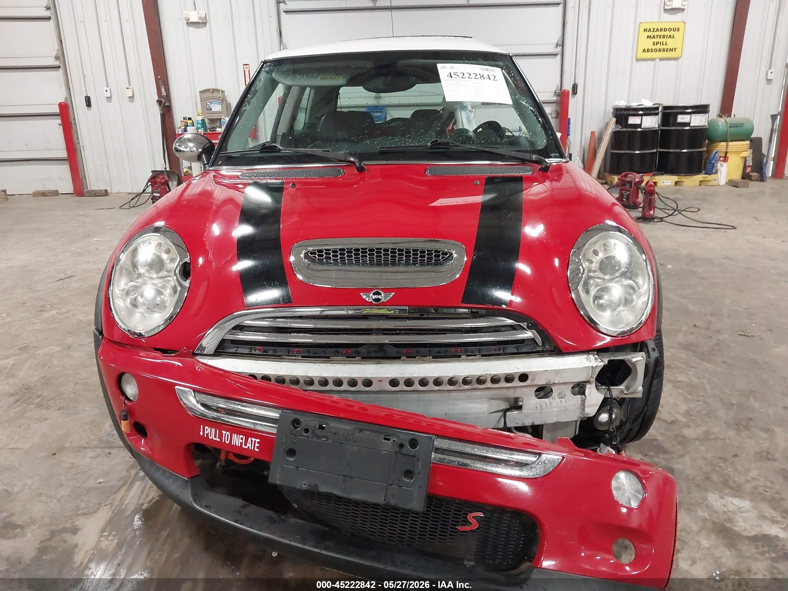 2005 Mini Cooper S Red vin: WMWRE33585TG97909