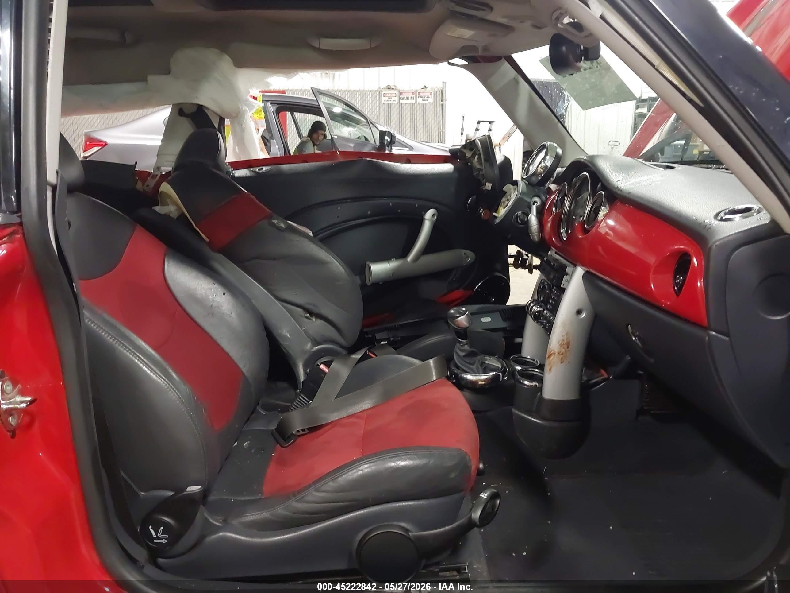 2005 Mini Cooper S Red vin: WMWRE33585TG97909