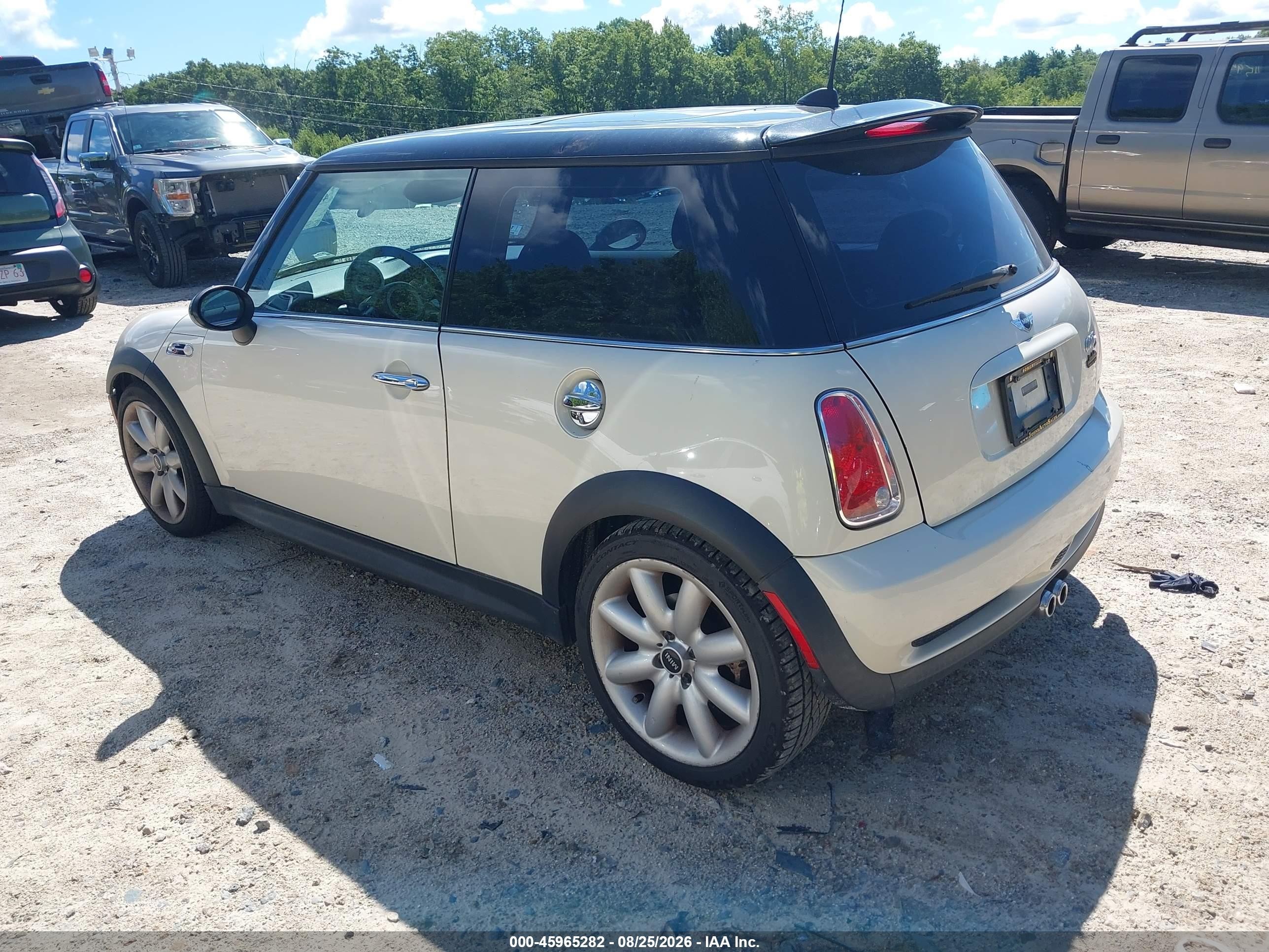 2006 Mini Cooper S   White vin: WMWRE33596TJ35788