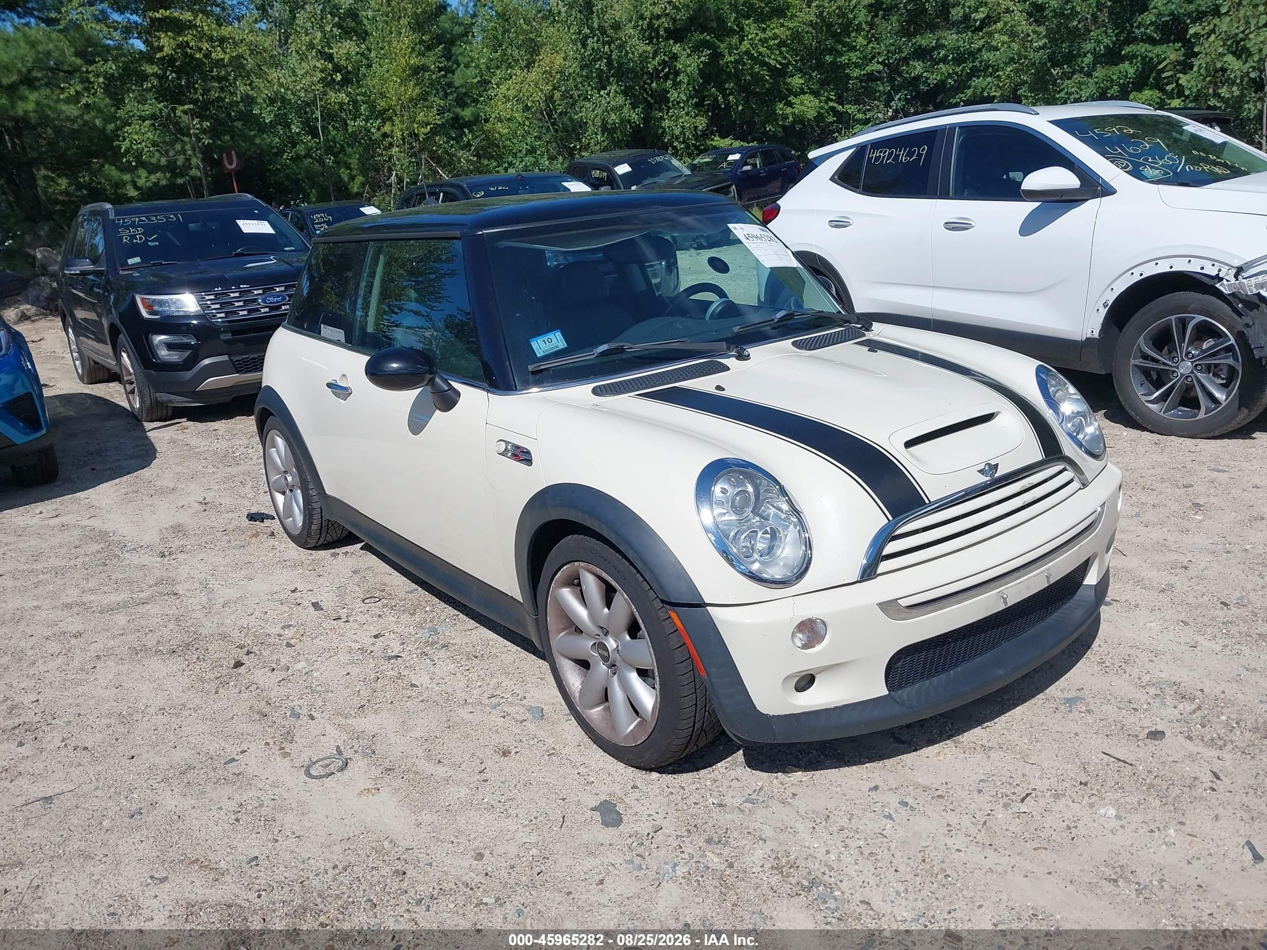 2006 Mini Cooper S   White vin: WMWRE33596TJ35788