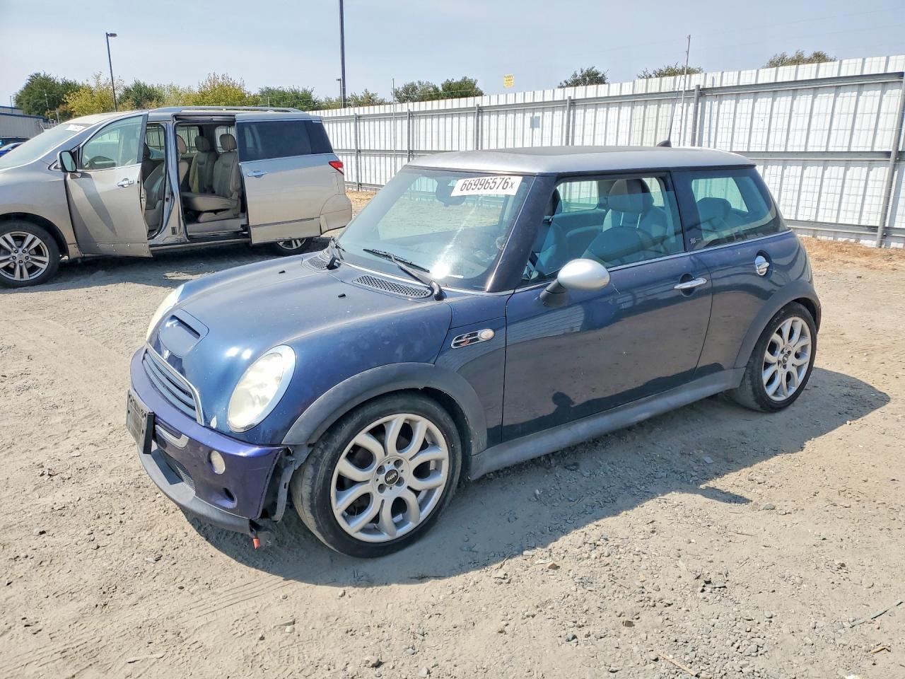 2006 Mini Cooper S Blue vin: WMWRE33596TJ37461