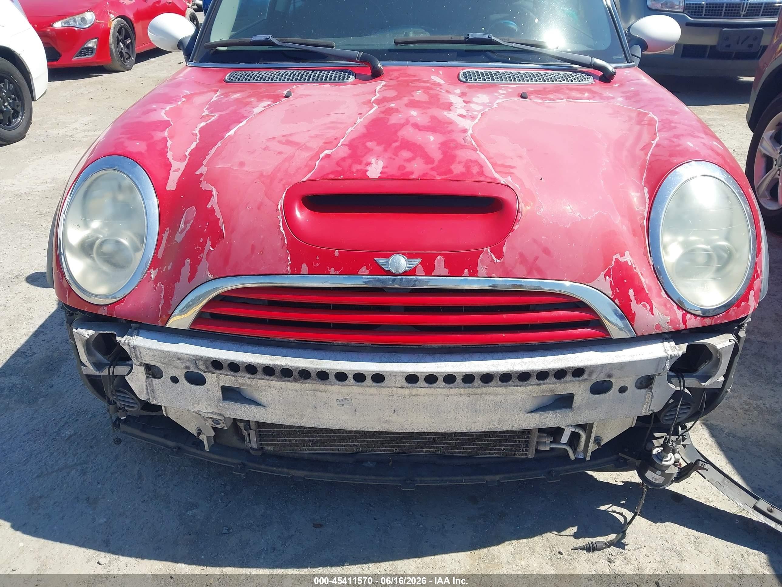 2006 Mini Cooper S   Red vin: WMWRE33596TN27637