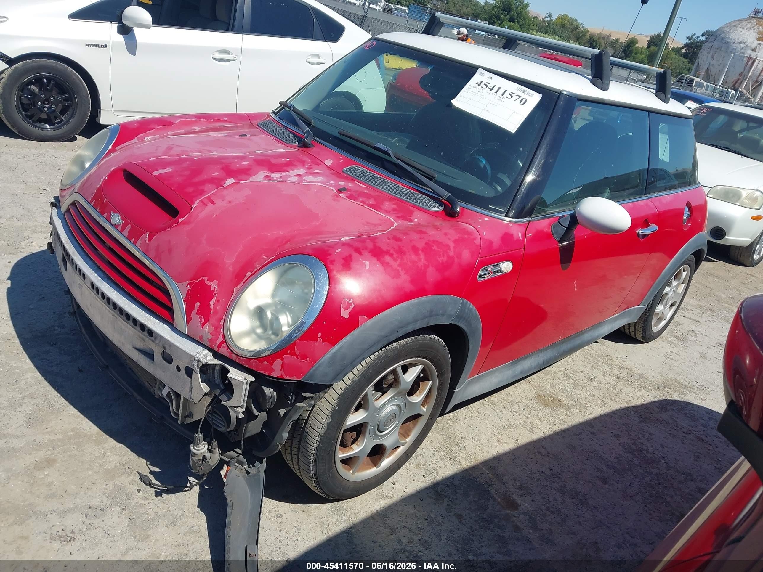 2006 Mini Cooper S   Red vin: WMWRE33596TN27637