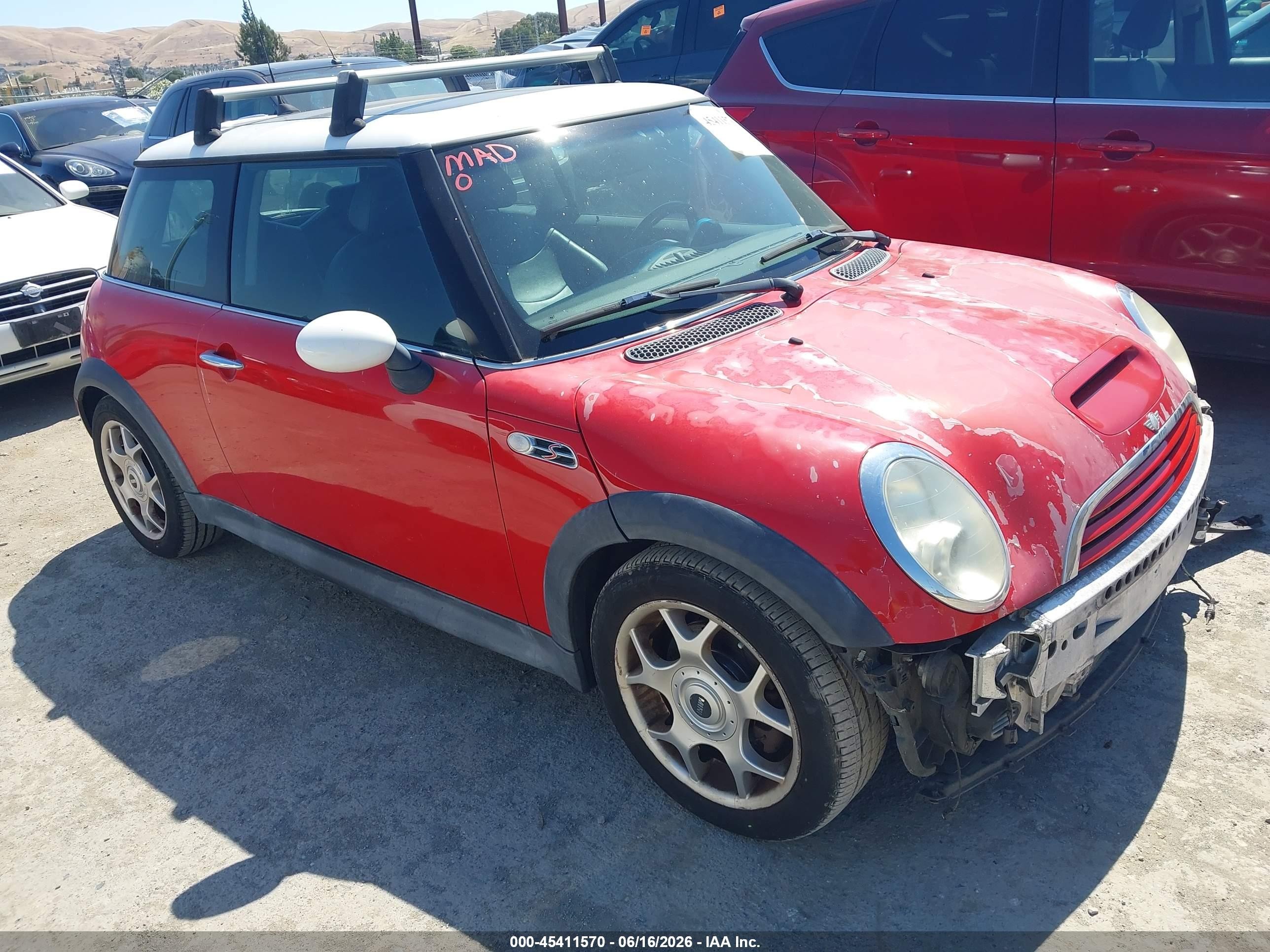 2006 Mini Cooper S   Red vin: WMWRE33596TN27637